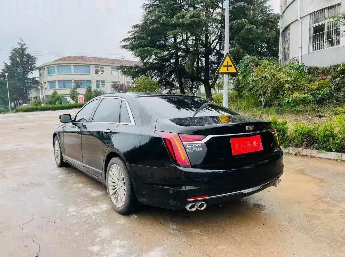 凯迪拉克CT6 后面外观一