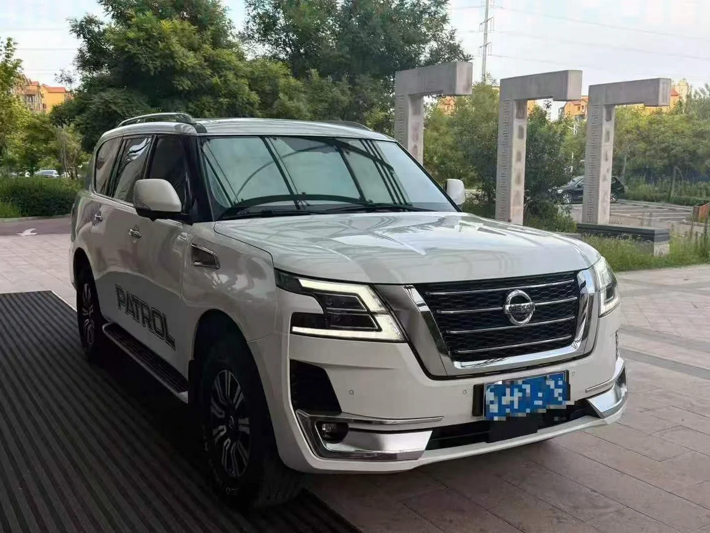 日产途乐 正面外观三