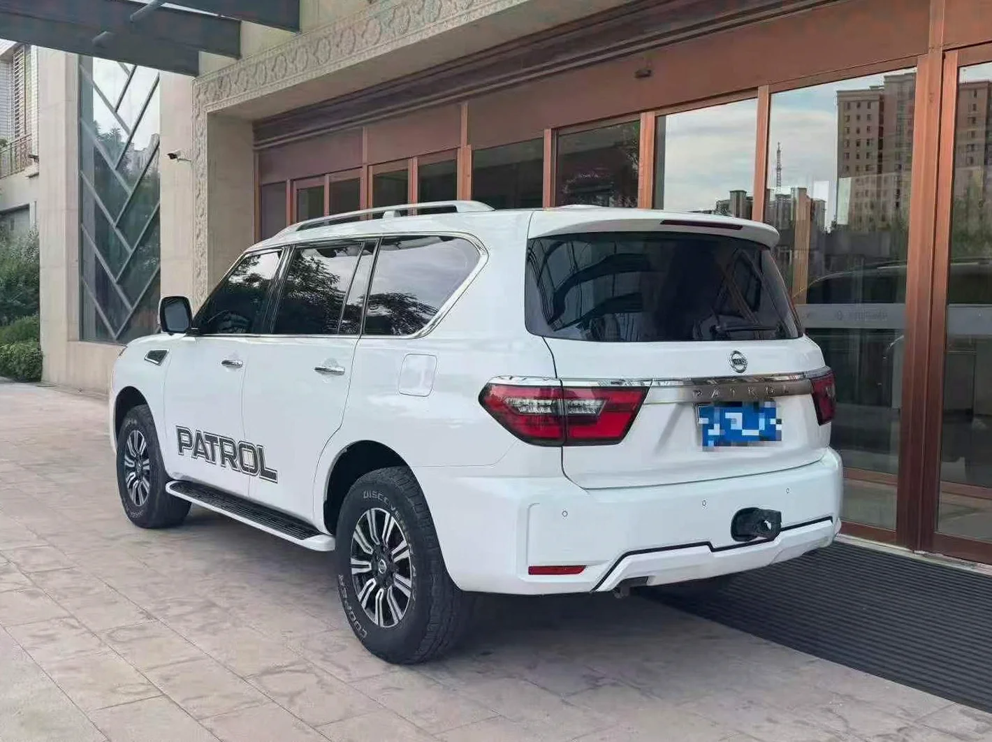 日产途乐 后面外观三