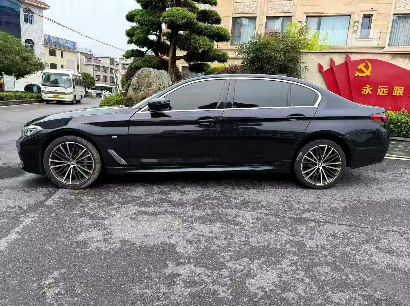宝马5系 后面外观一