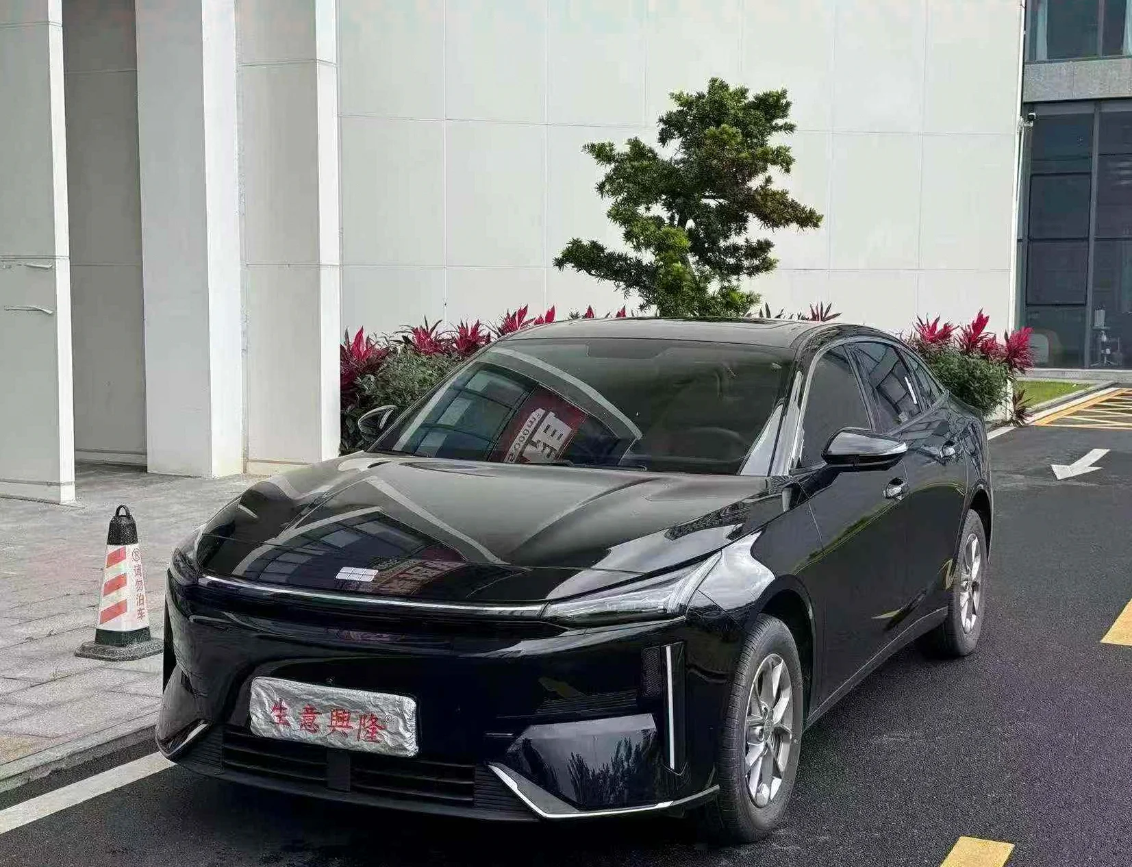 吉利银河 正面外观三