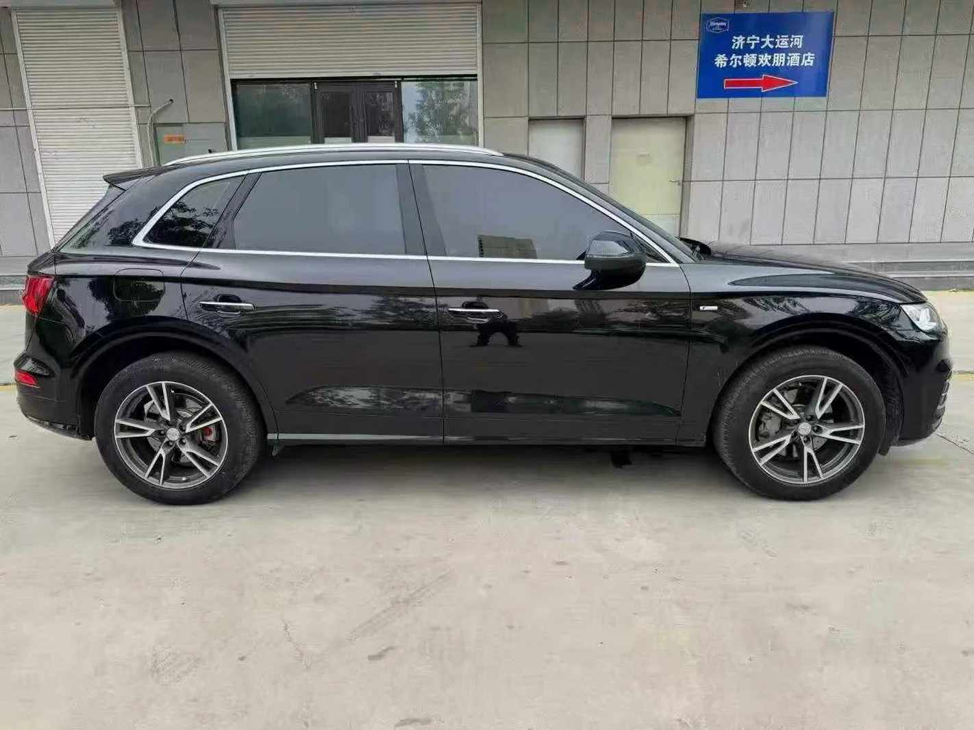 奥迪Q5 后面外观一