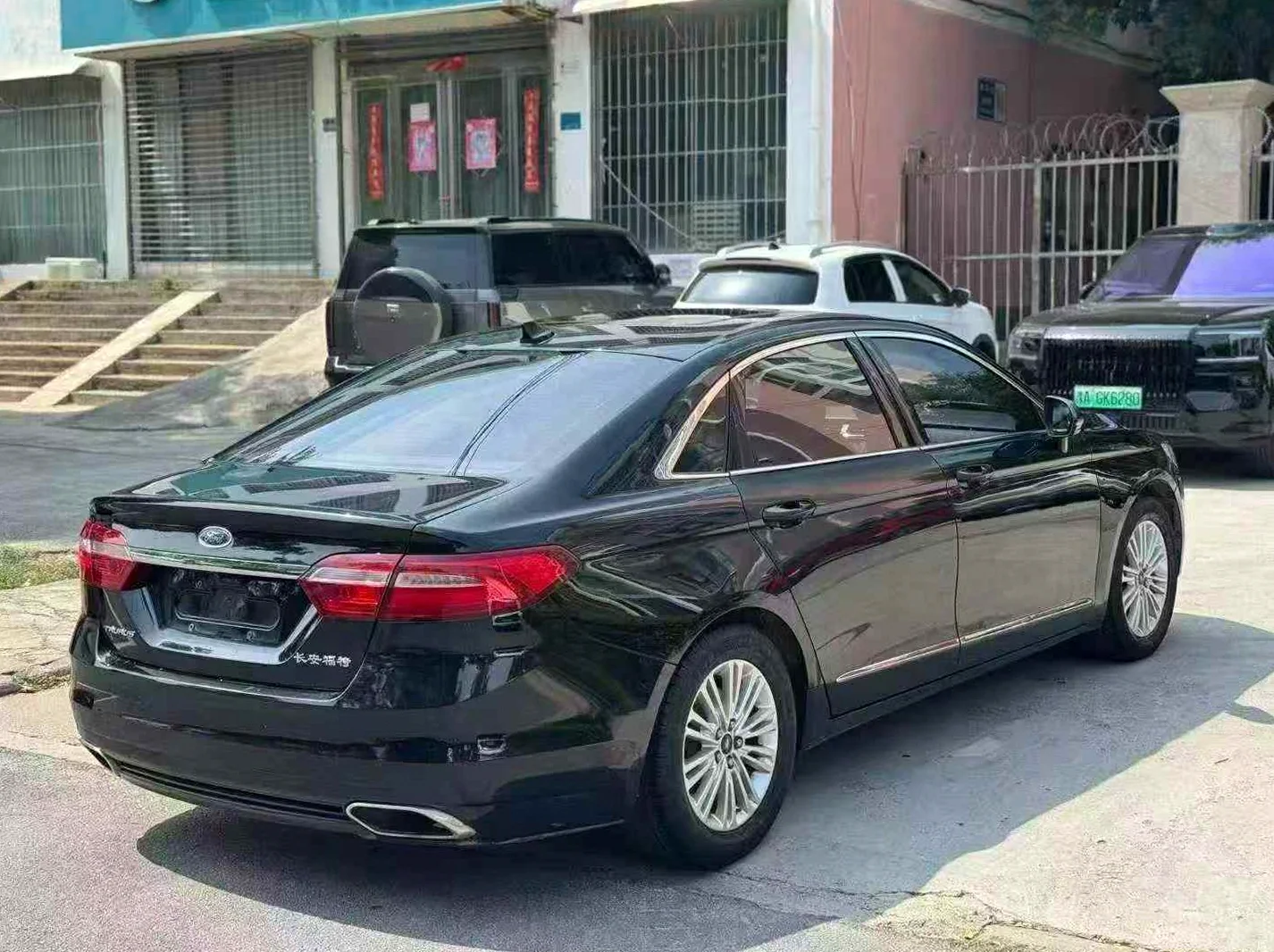福特金牛座 驾驶室