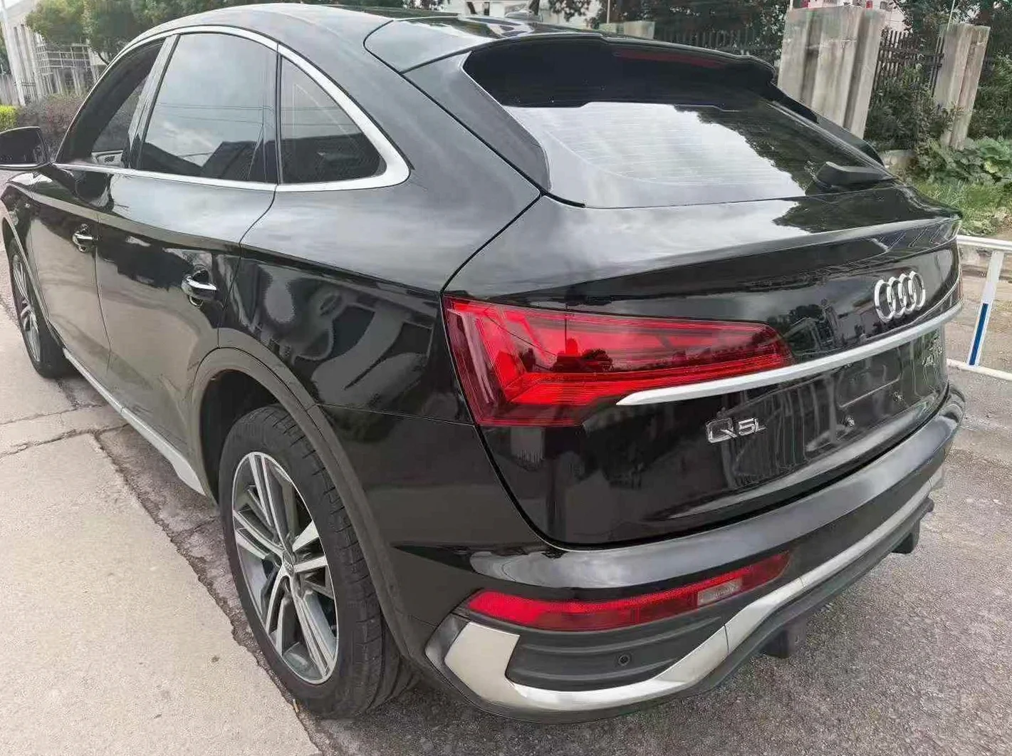 奥迪Q5 后面外观一