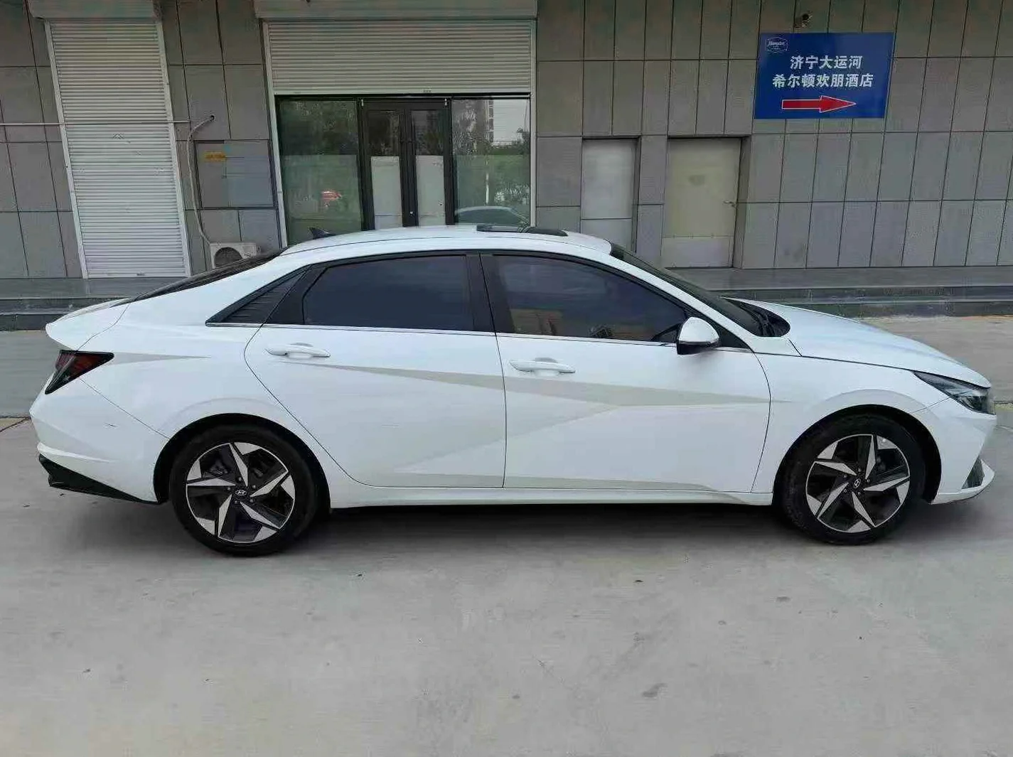 现代伊兰特 后面外观一