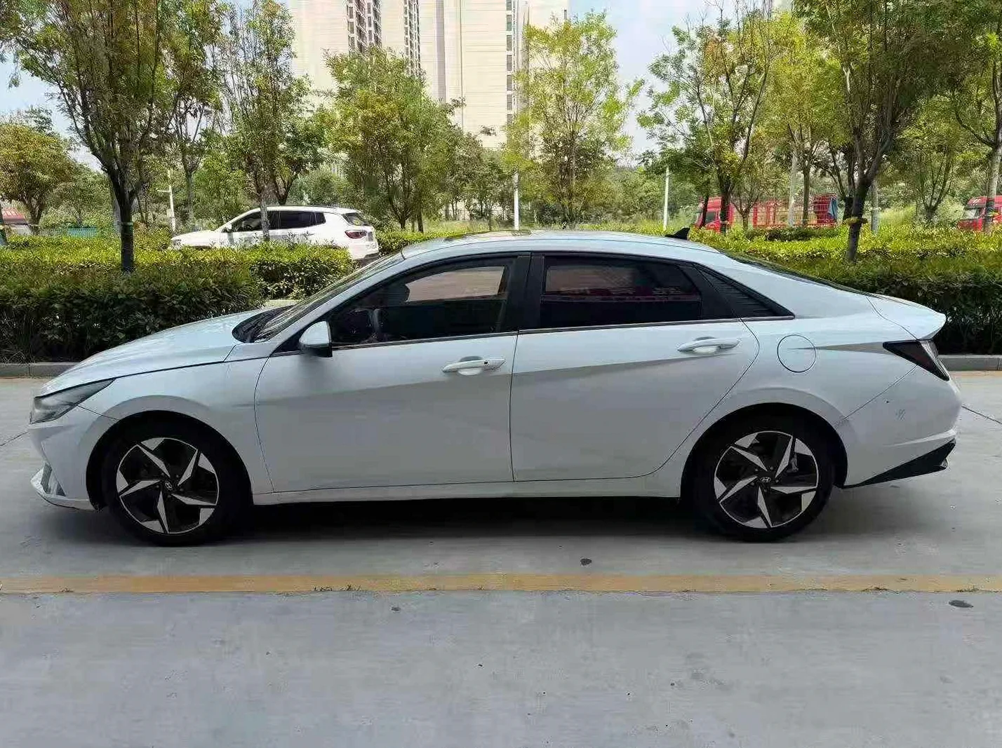 现代伊兰特 后面外观三