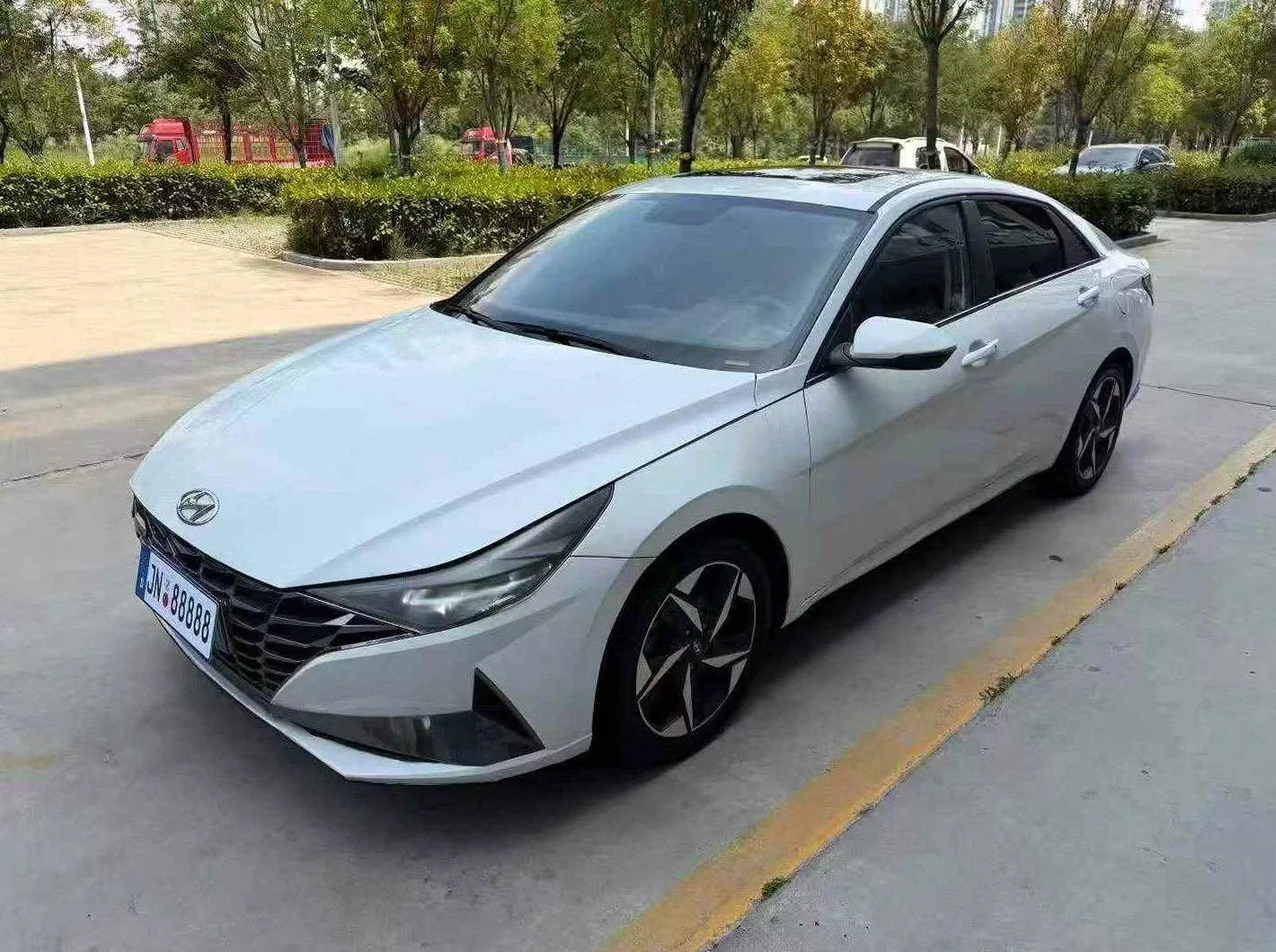 现代伊兰特 正面外观三