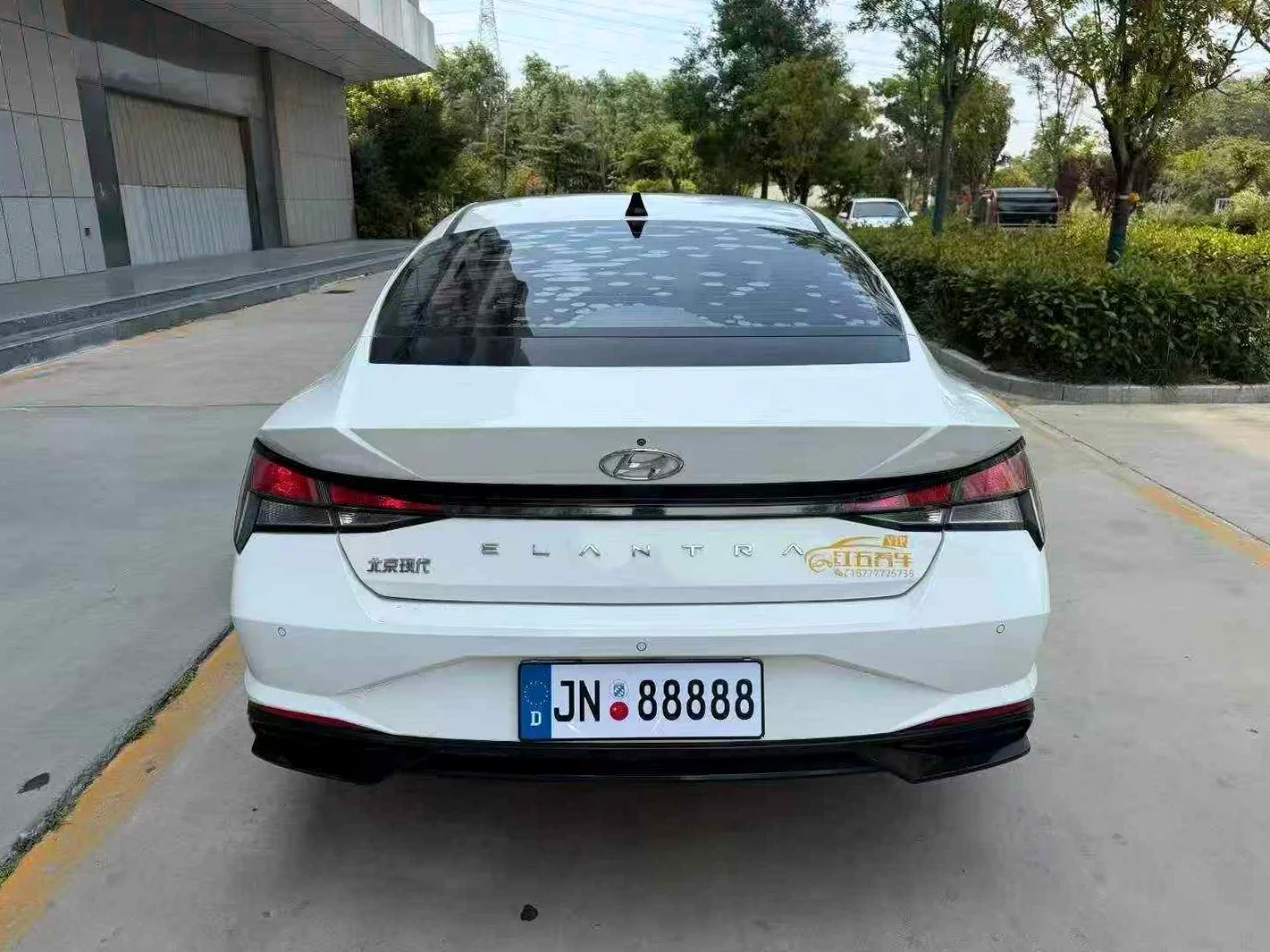 现代伊兰特 后面外观二