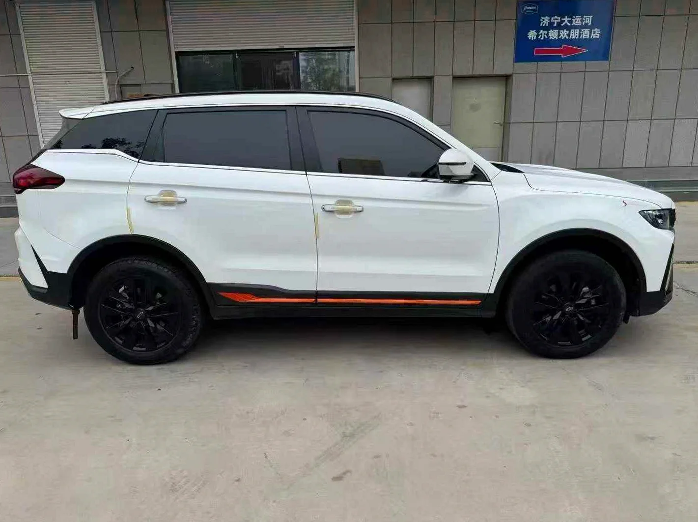 吉利博越 后面外观一
