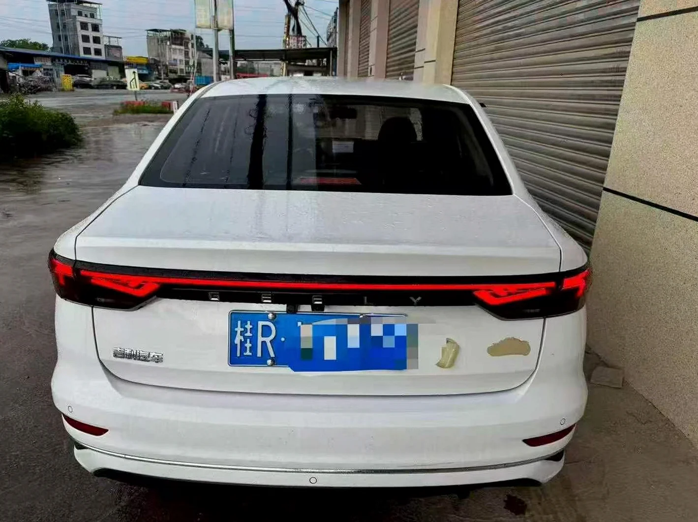 吉利帝豪 后面外观三