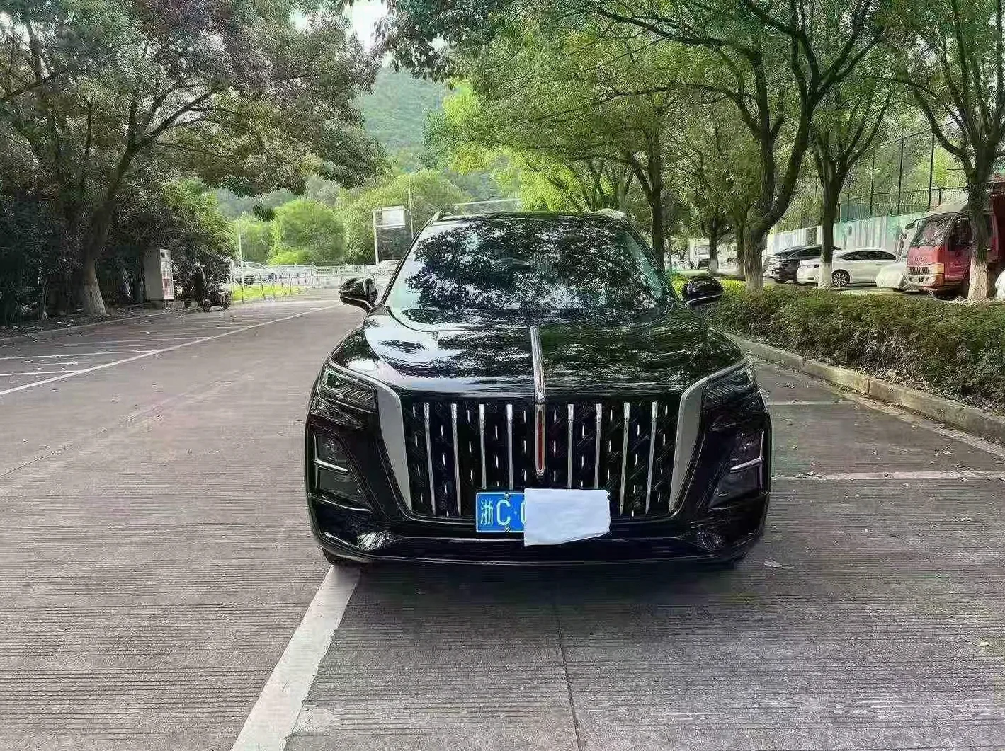 红旗HS5 正面外观二