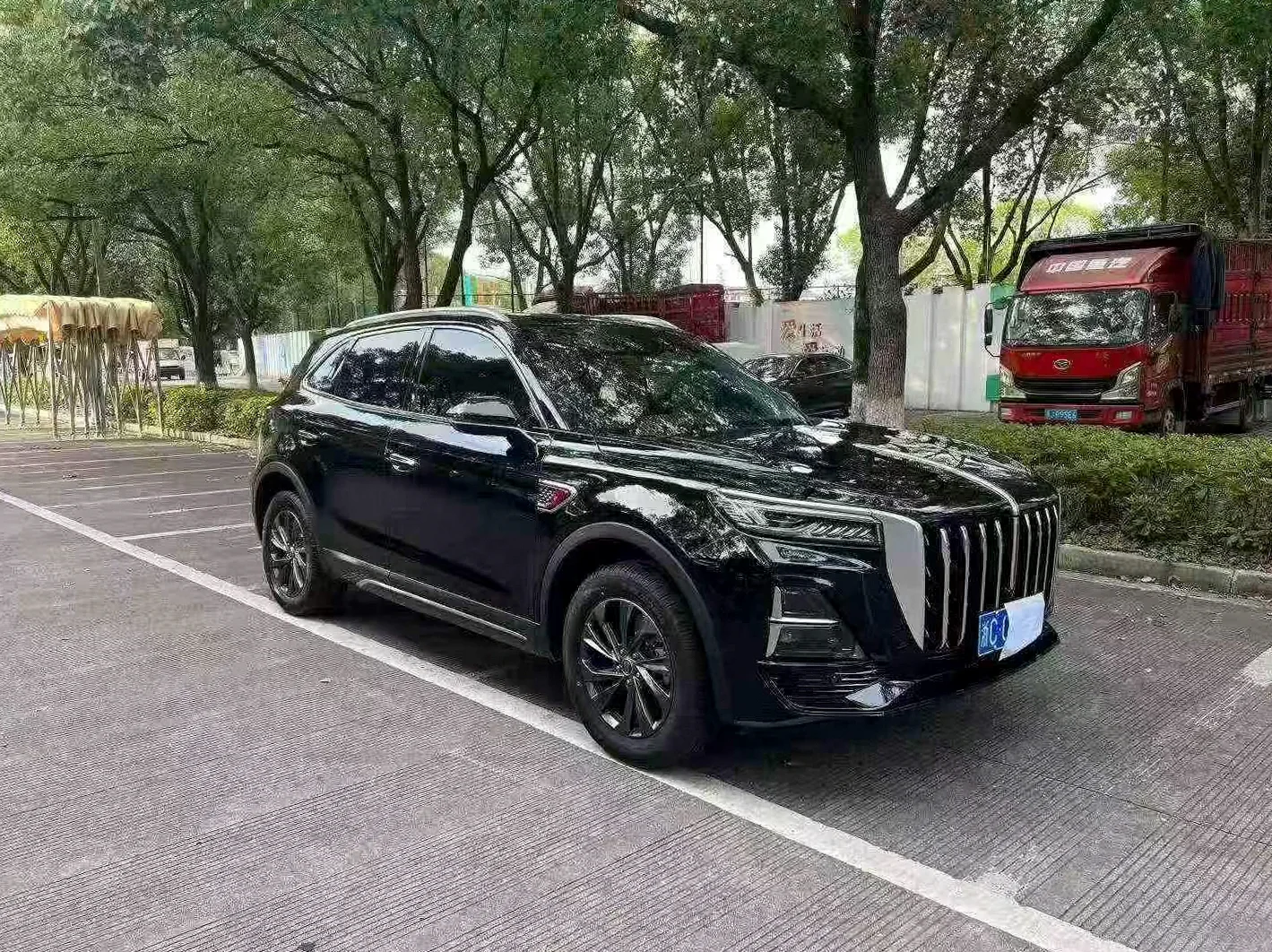 红旗HS5 正面外观三