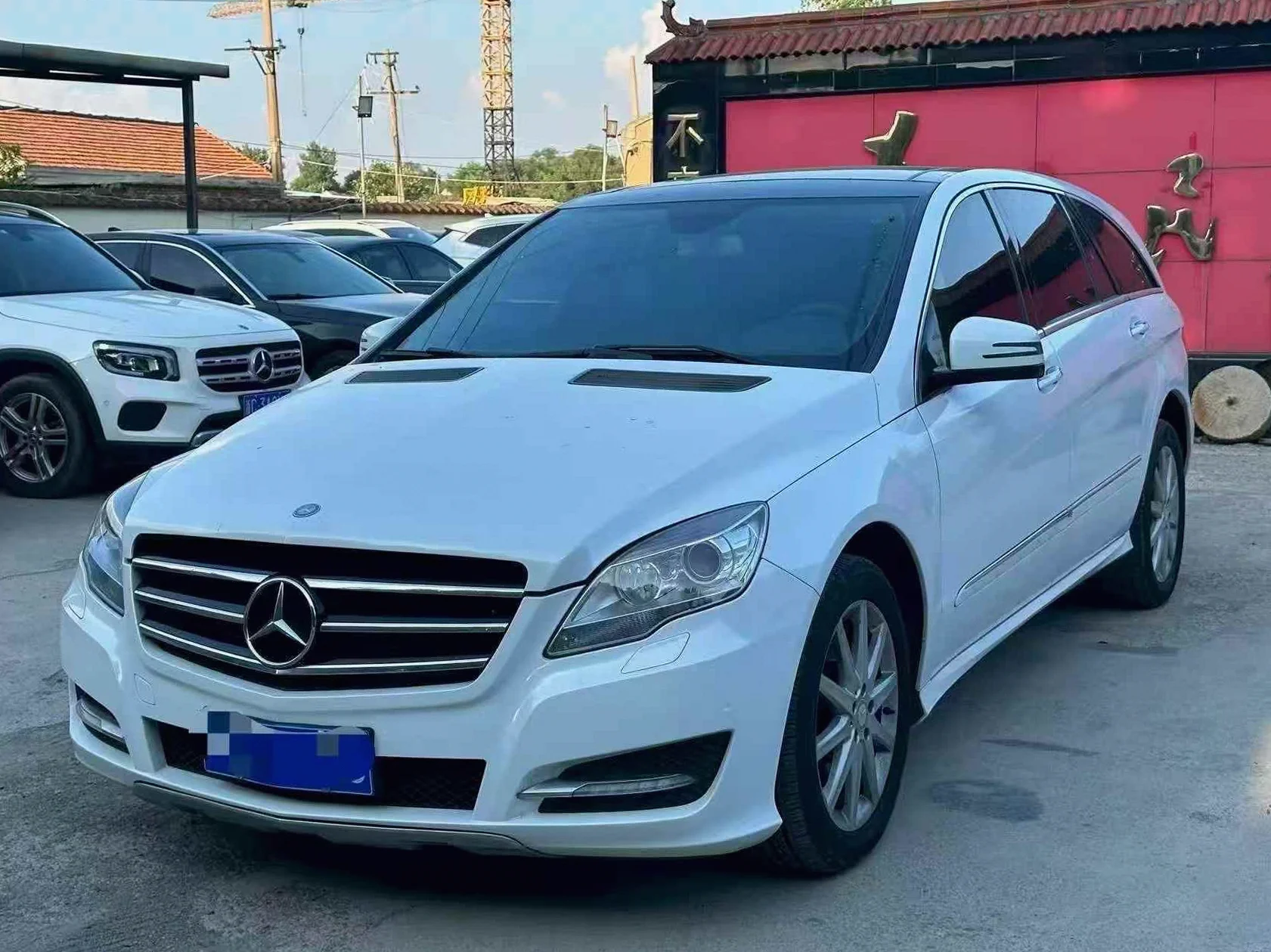 奔驰R 正面外观三