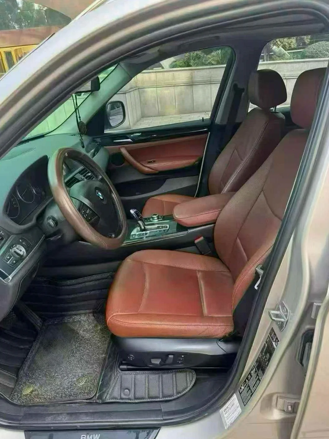 宝马X3 后面外观一