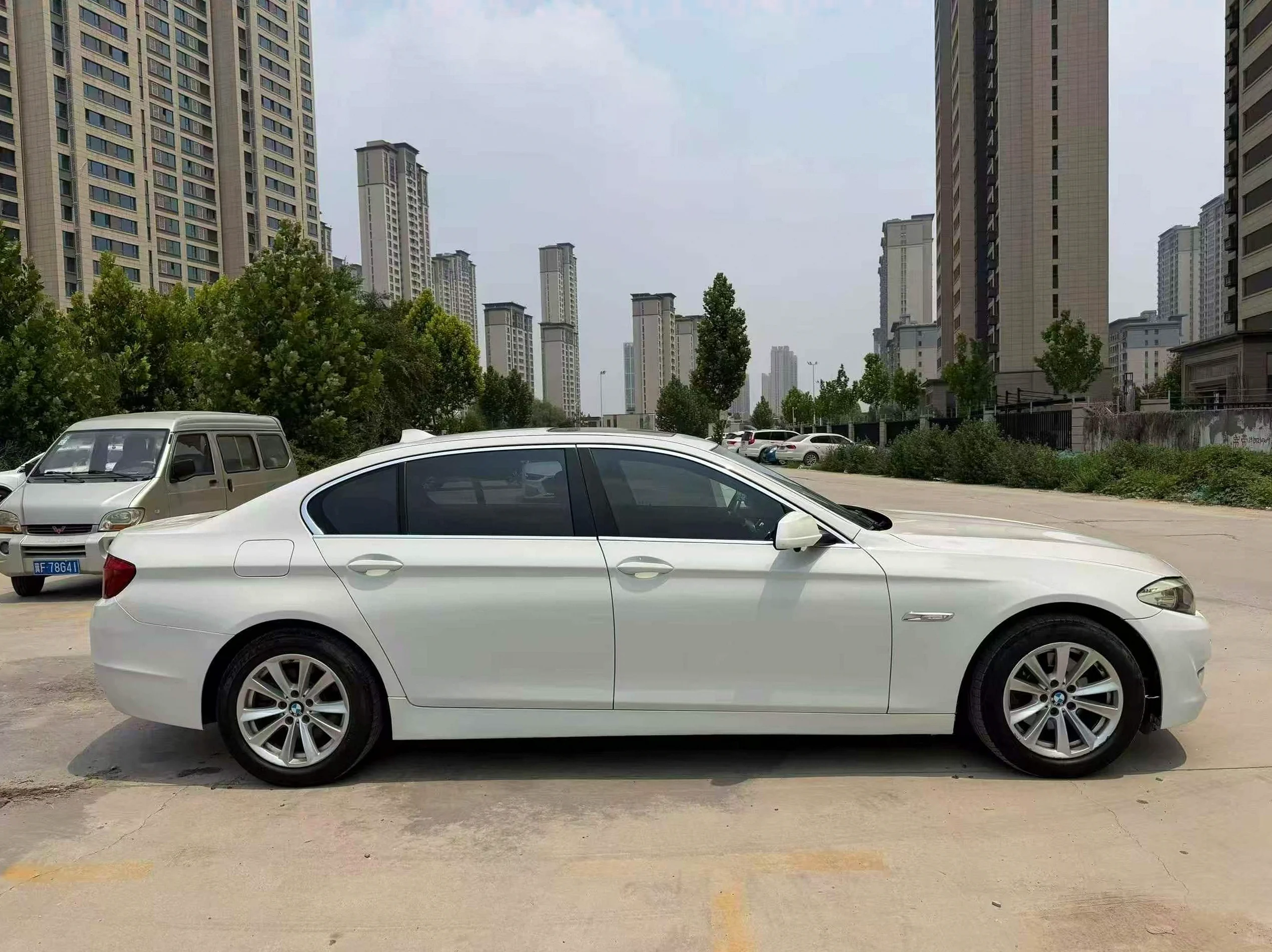 宝马5系 后面外观一