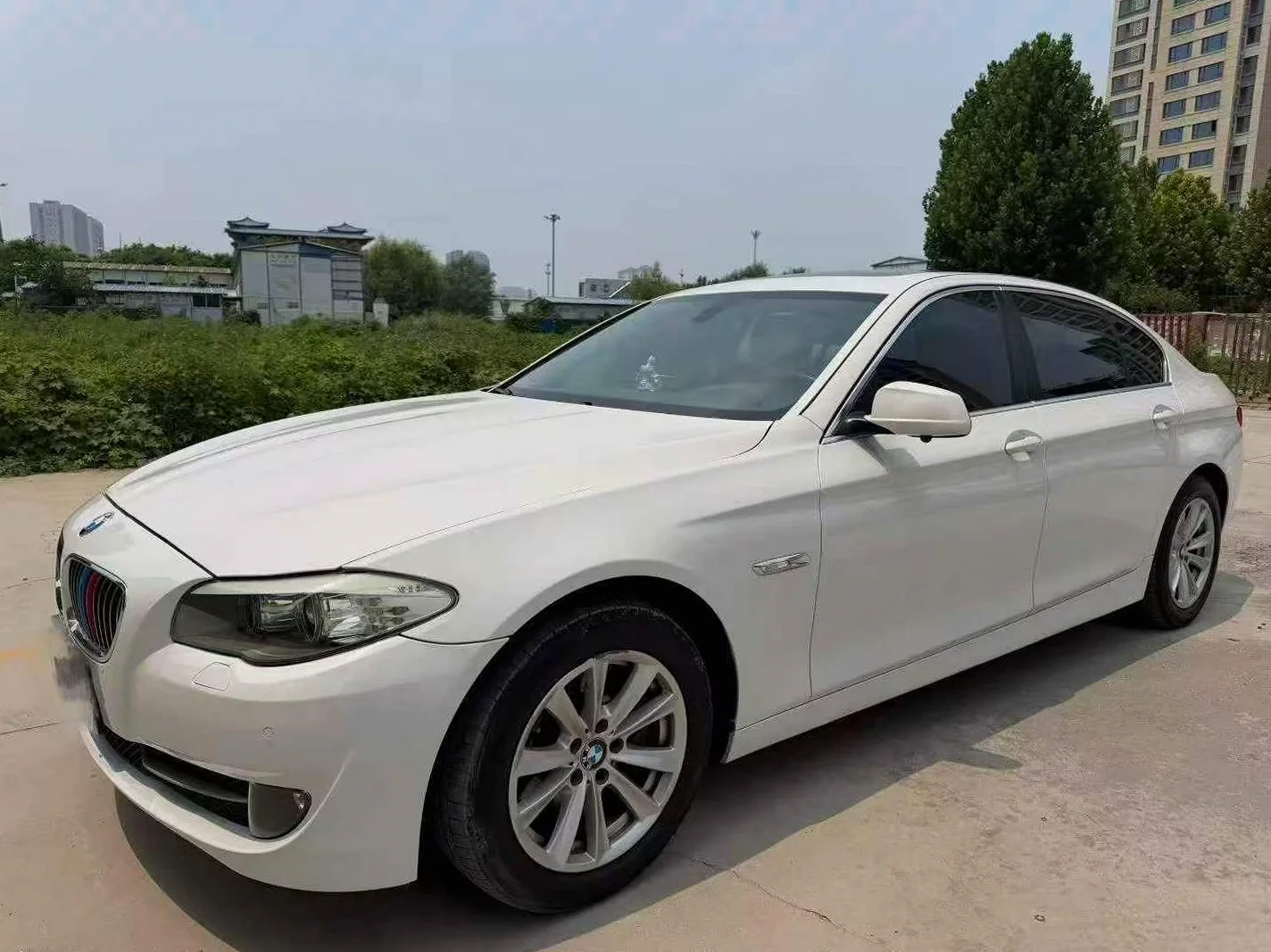 宝马5系 正面外观三