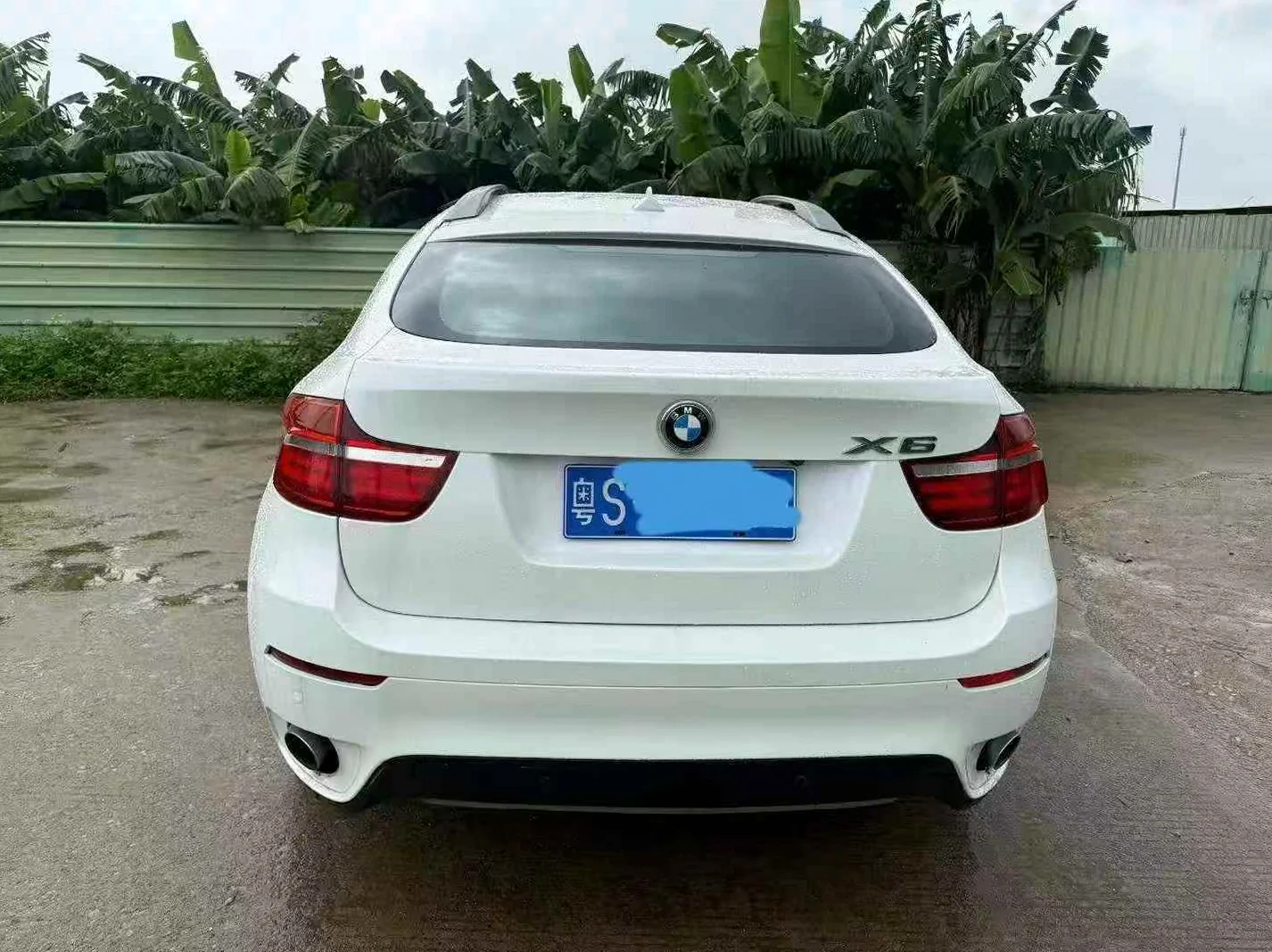 宝马X6 后面外观一