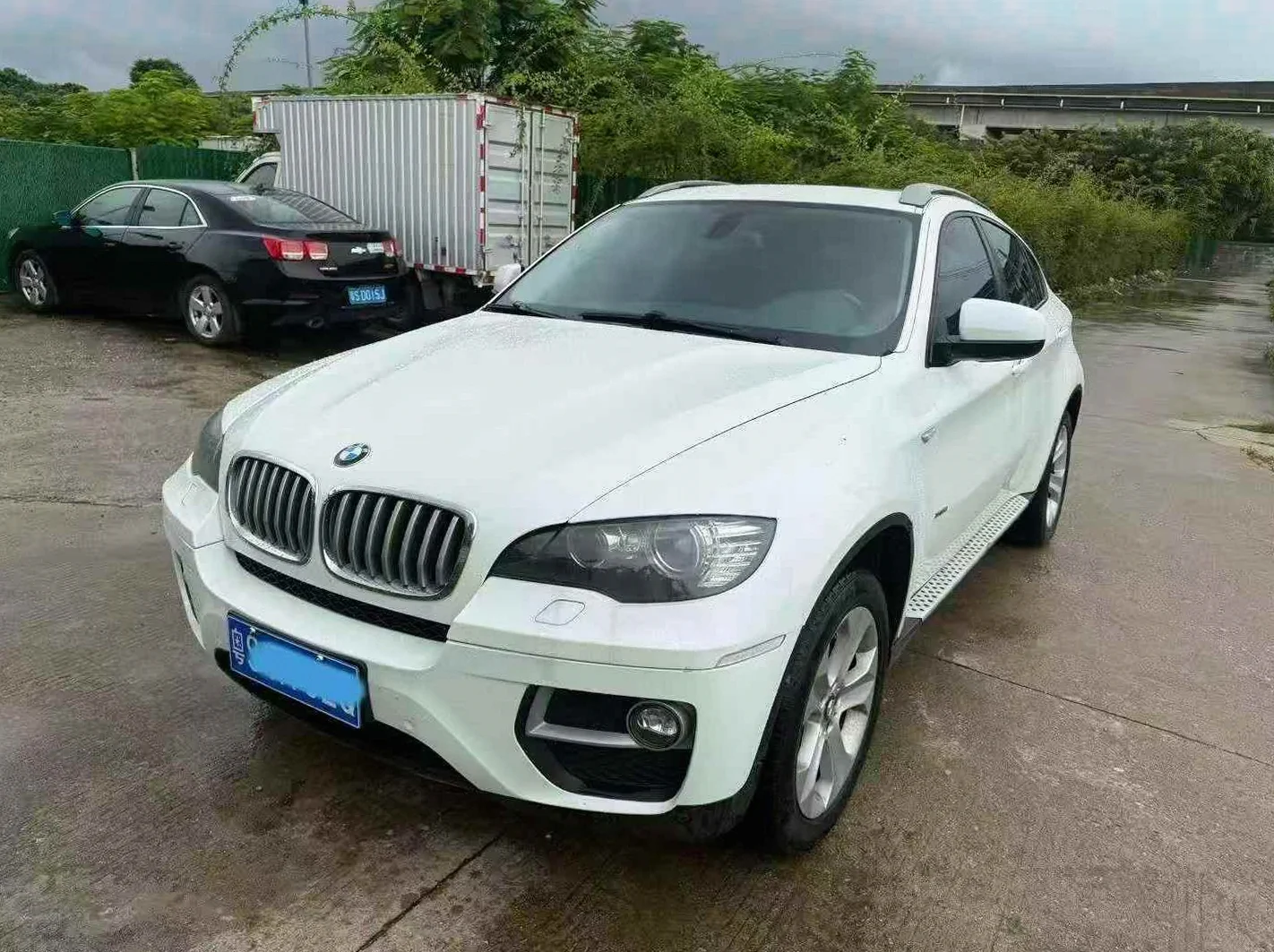 宝马X6 后面外观三