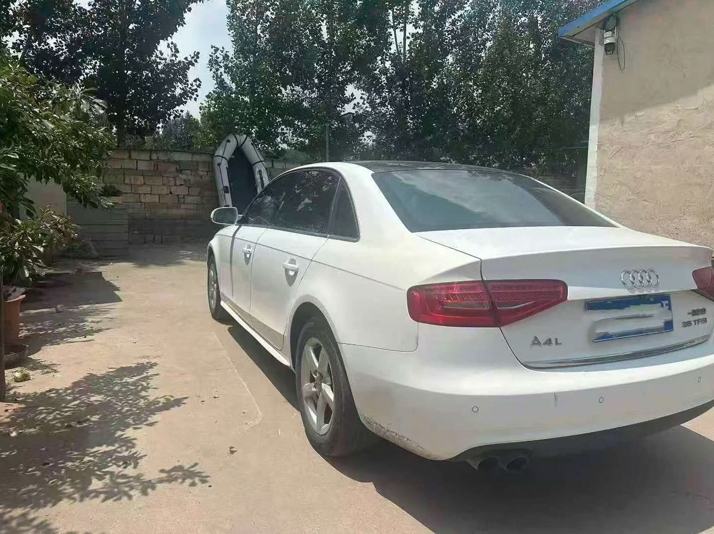 奥迪A4L 后面外观三