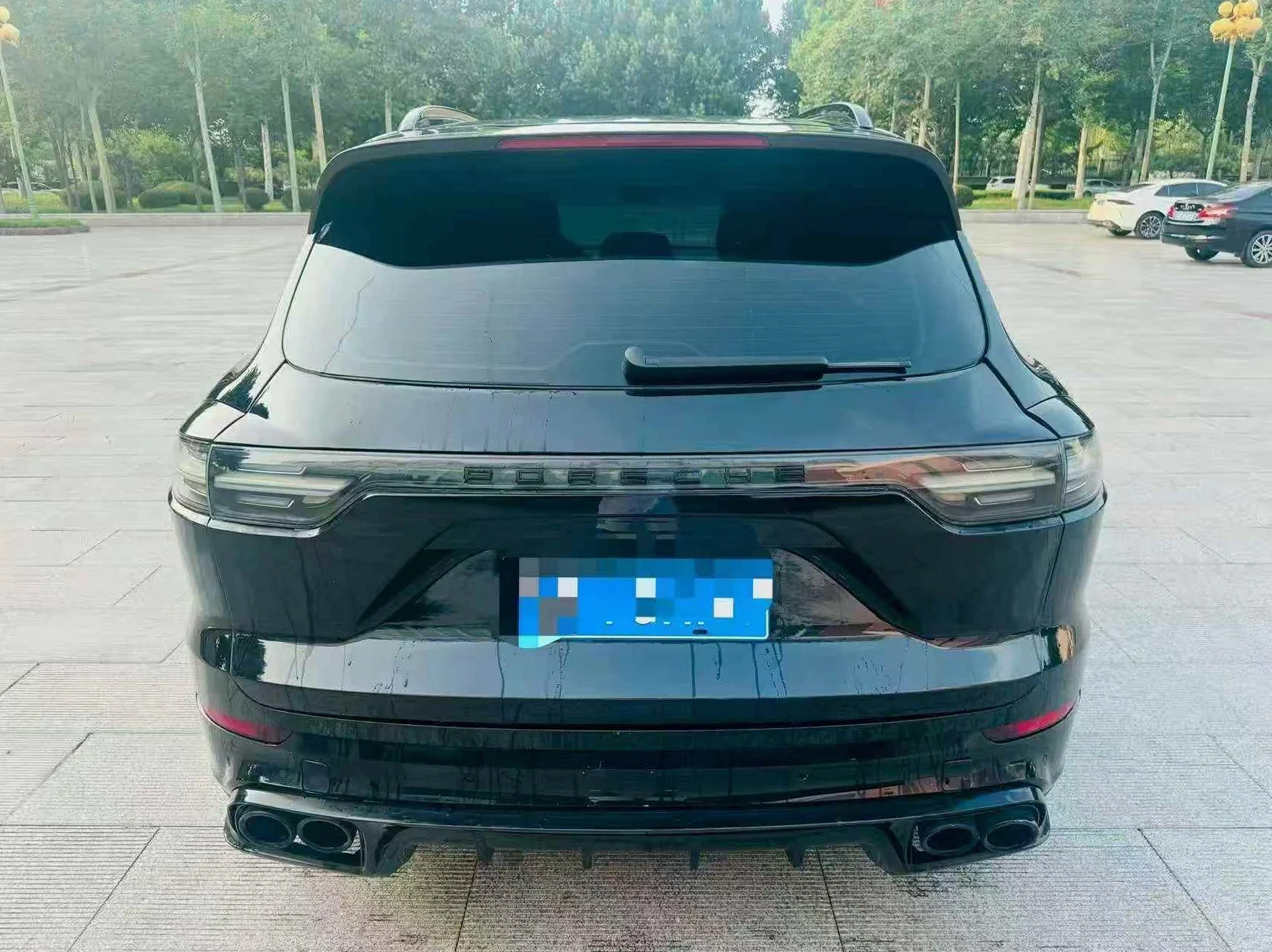 保时捷卡宴 后面外观一