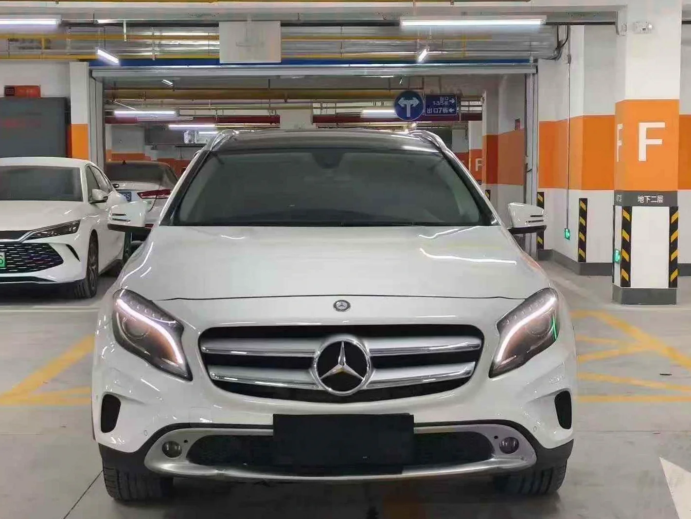 奔驰GLA 正面外观二