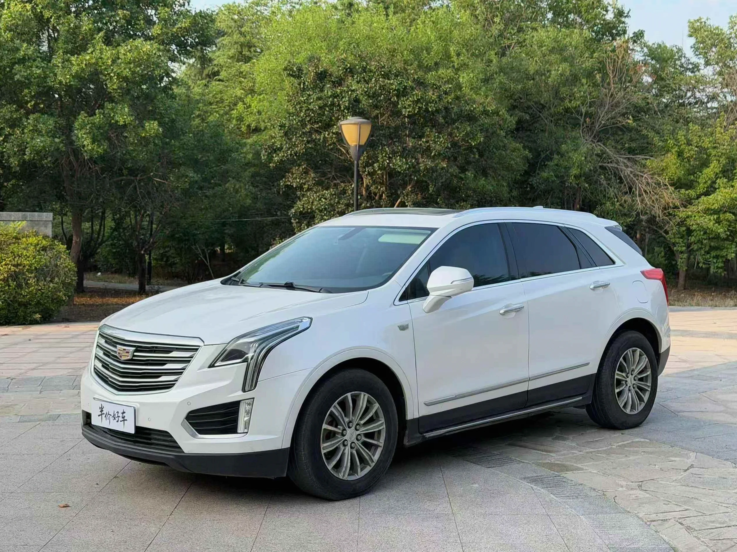凯迪拉克XT5 正面外观三