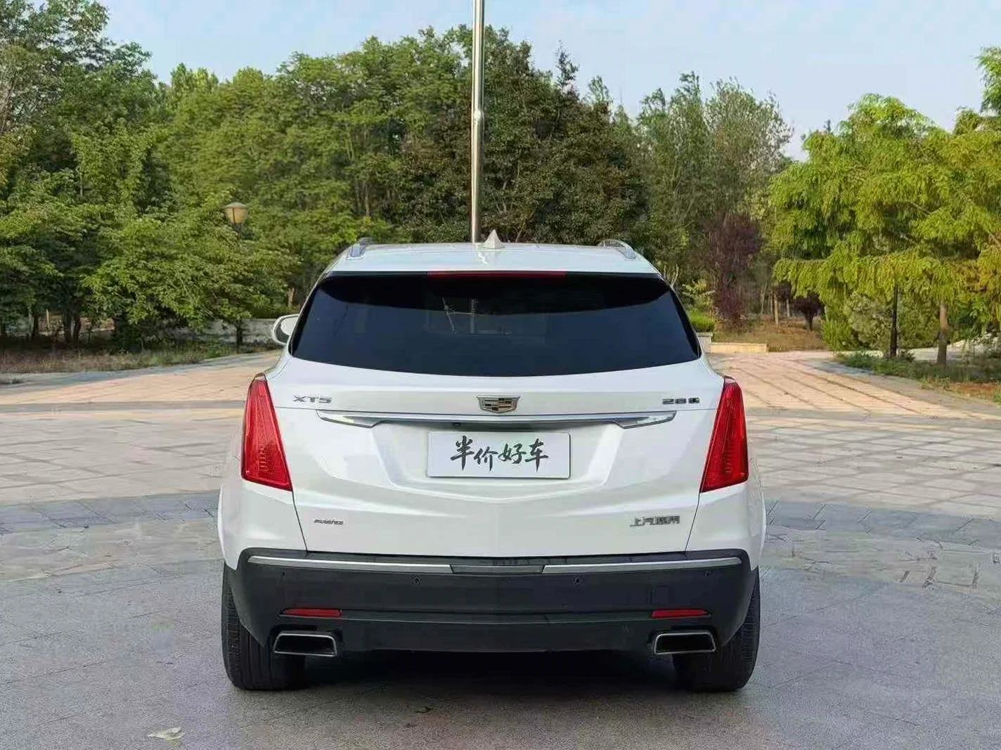 凯迪拉克XT5 后面外观一