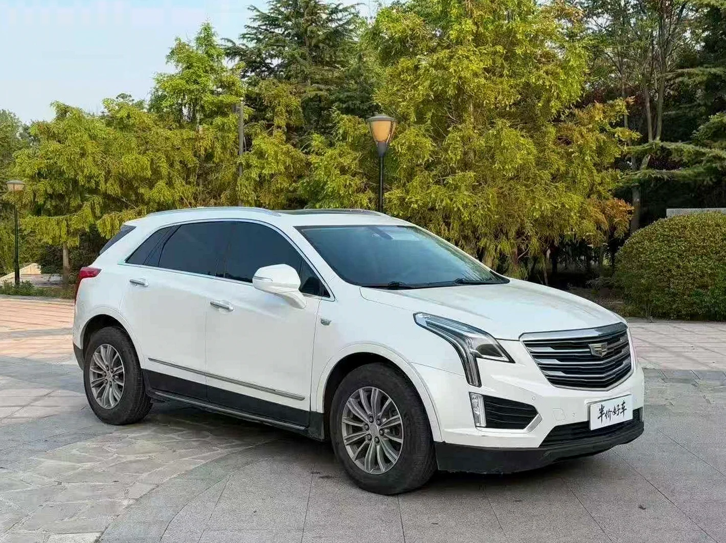 凯迪拉克XT5 正面外观二