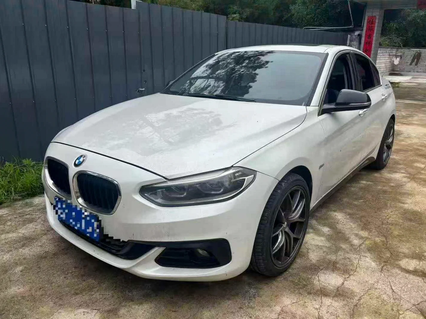 宝马1系 正面外观三
