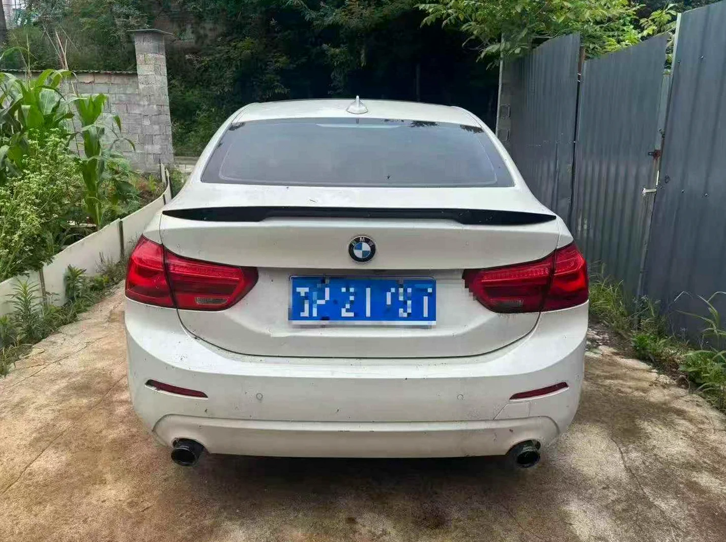 宝马1系 后面外观一