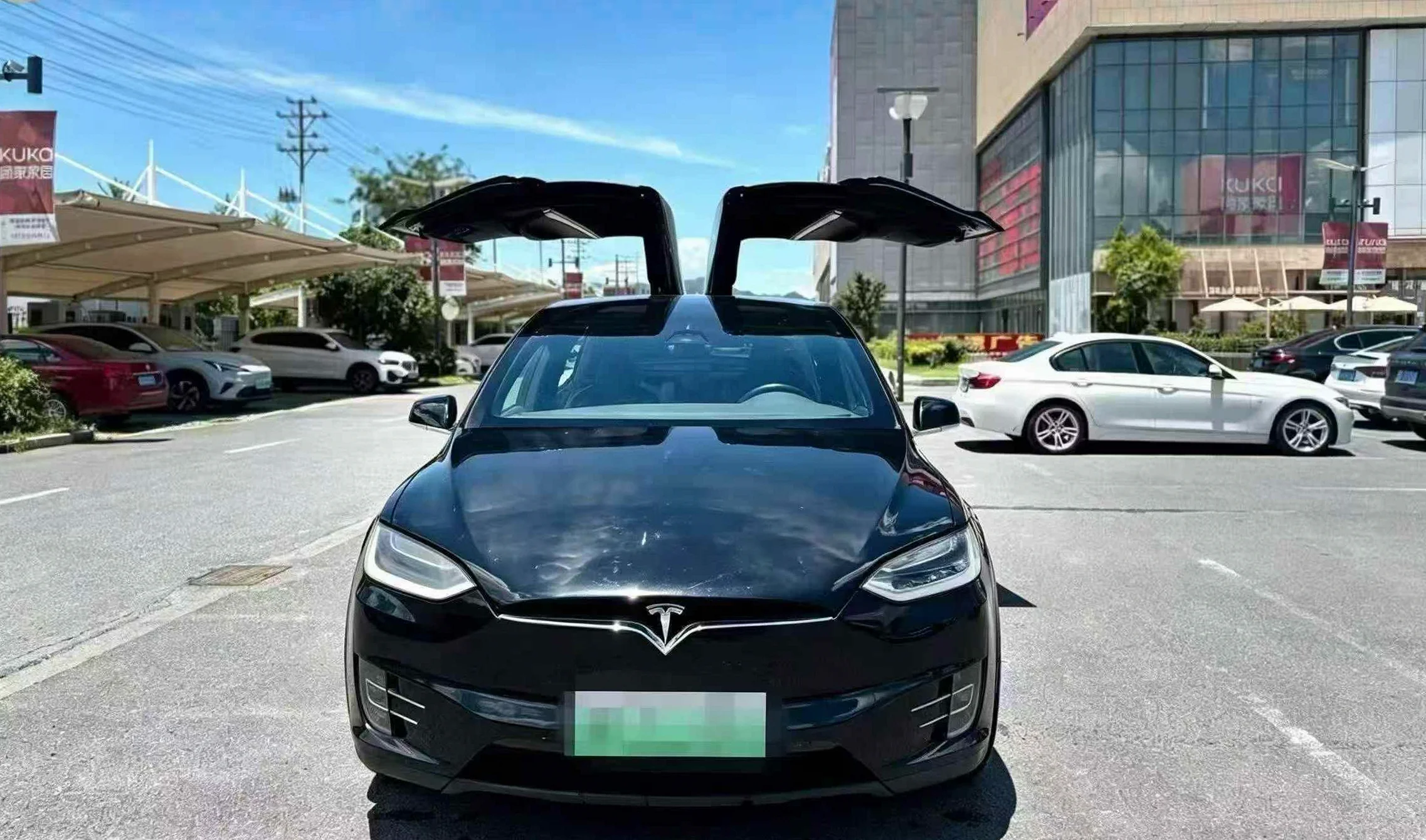 特斯拉MODEL 正面外观二