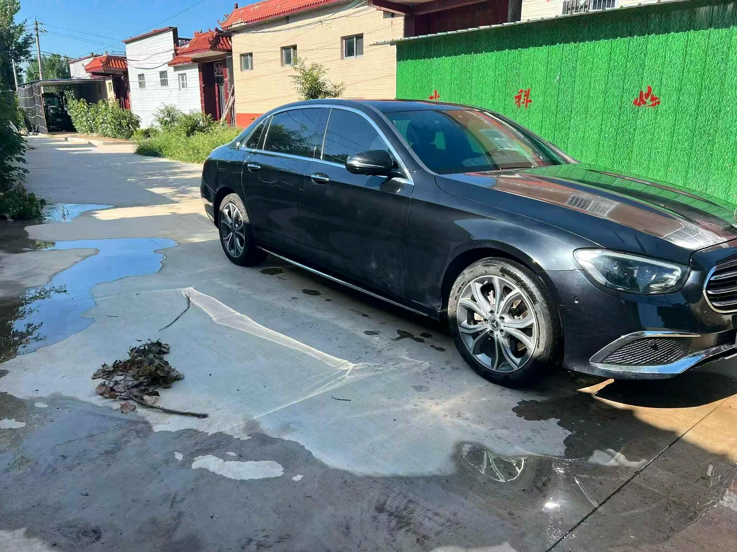 奔驰E 正面外观二
