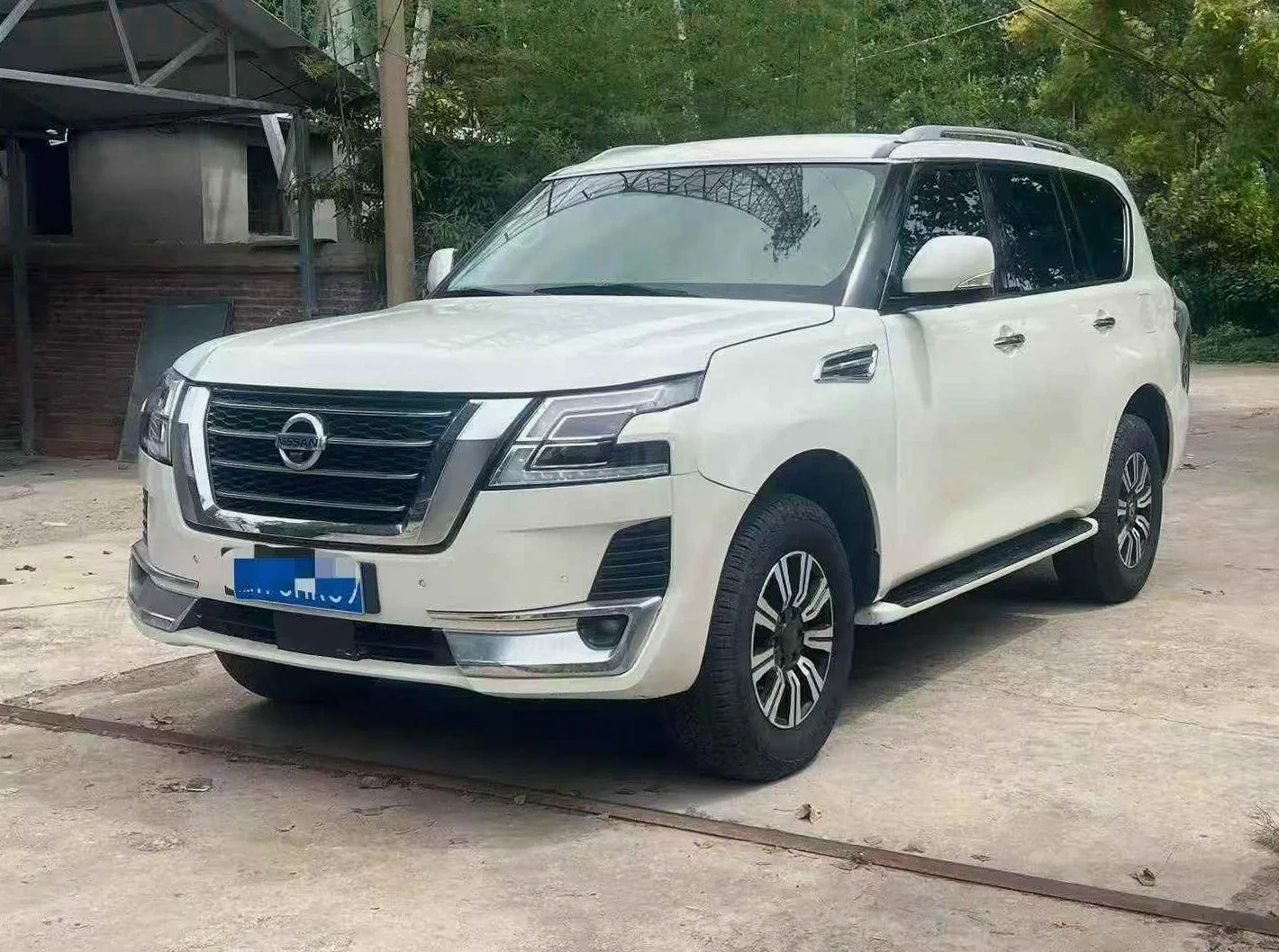 日产途乐 正面外观二