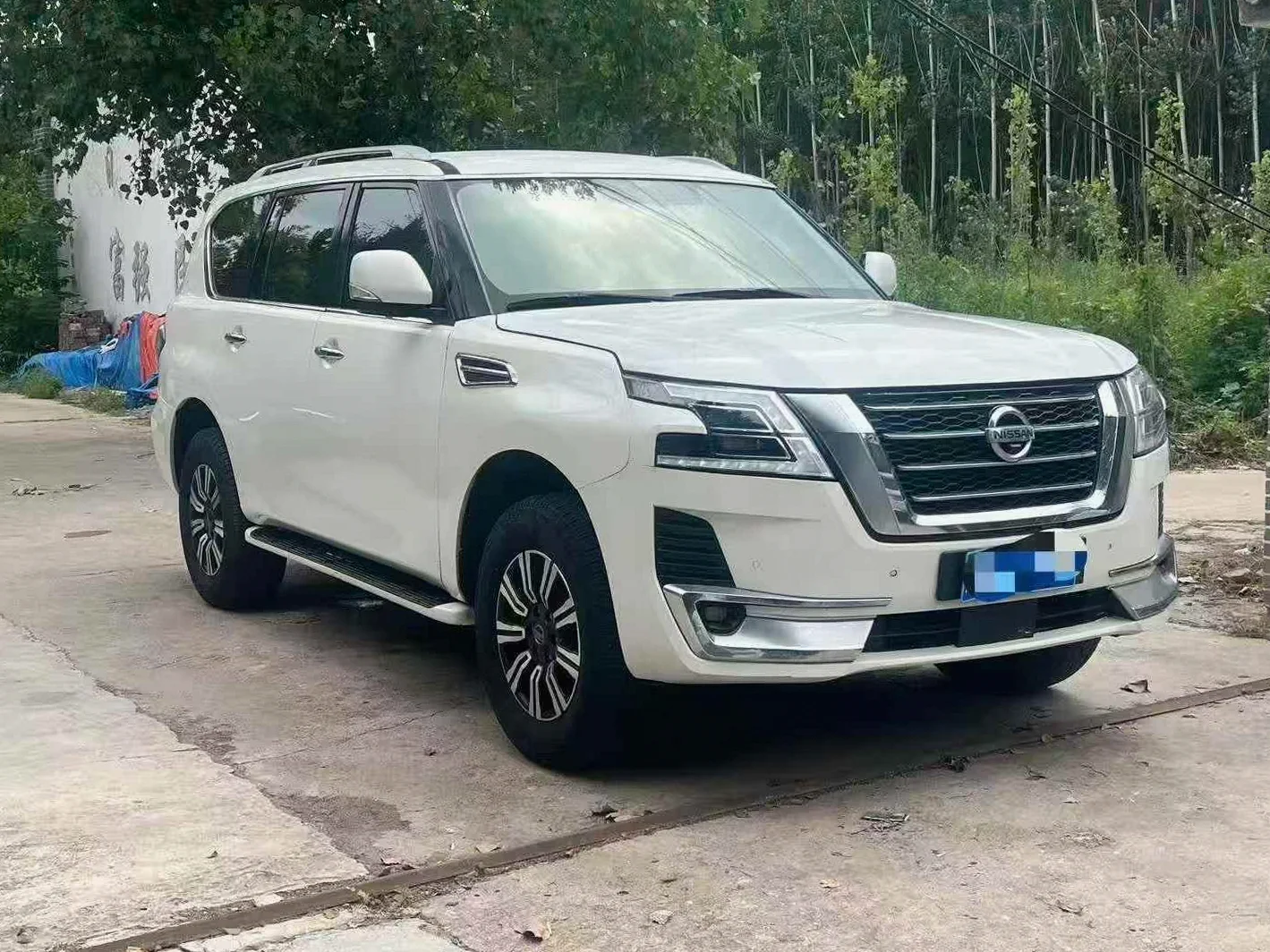 日产途乐 正面外观三