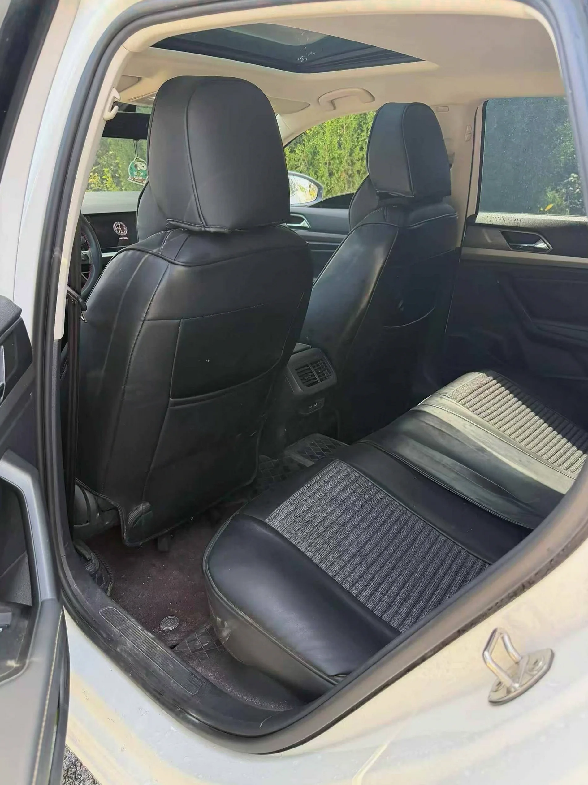 大众朗逸 内饰后排