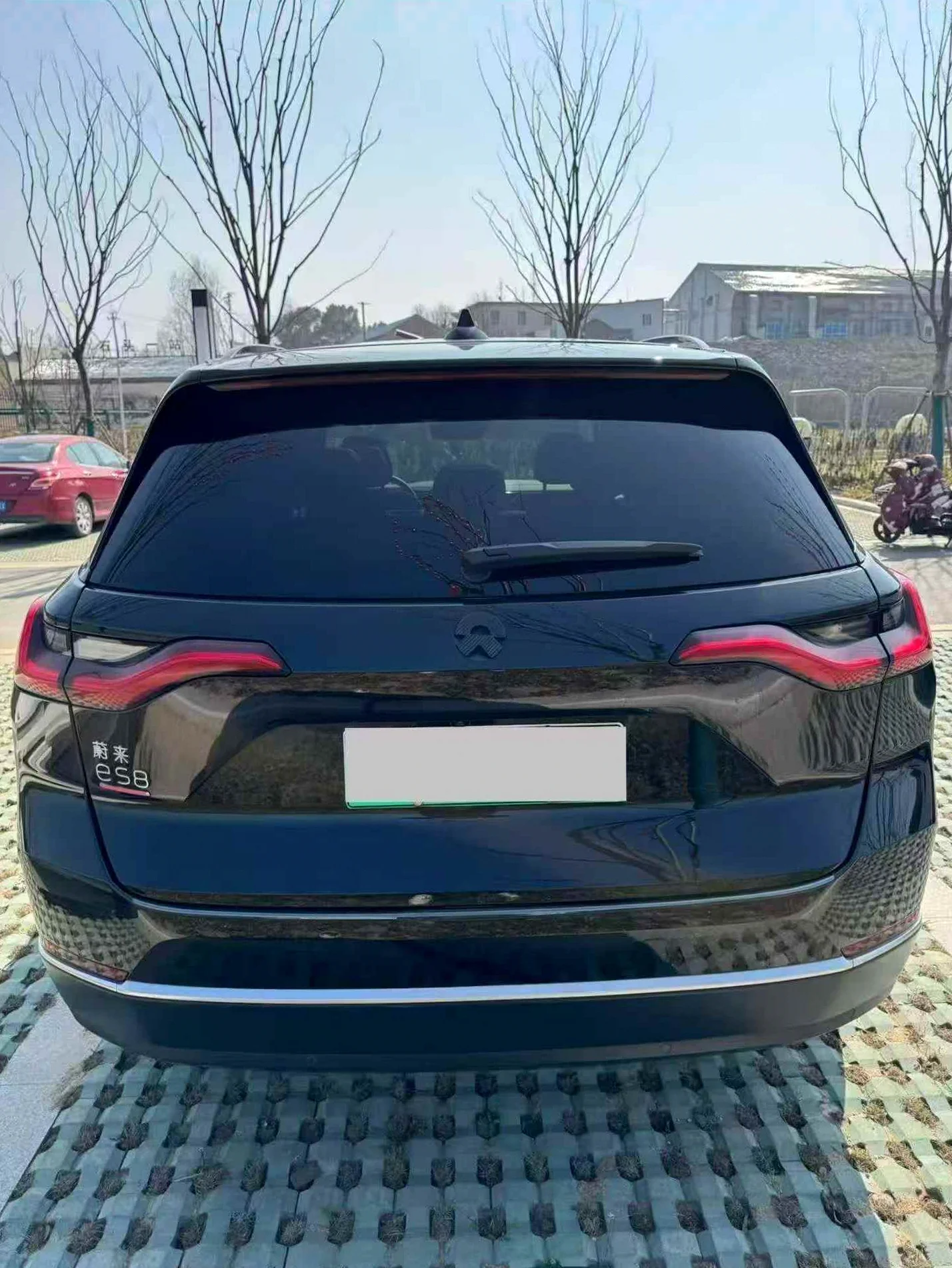 蔚来ES8 后面外观二