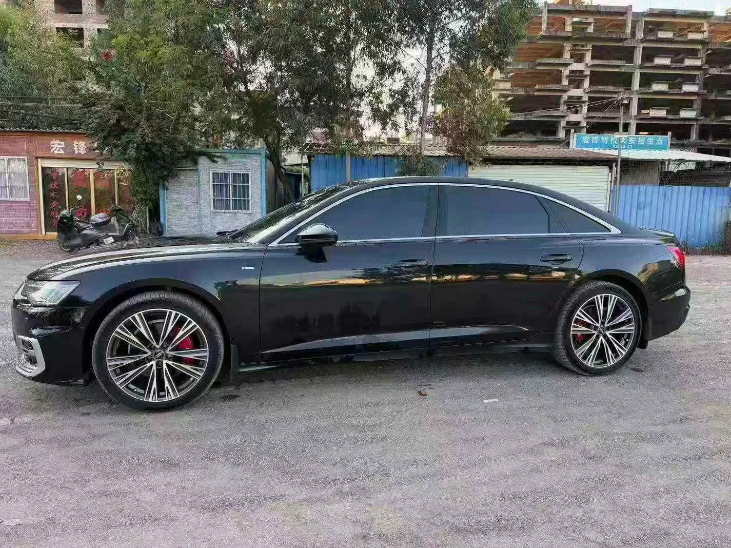 奥迪A6L 正面外观三