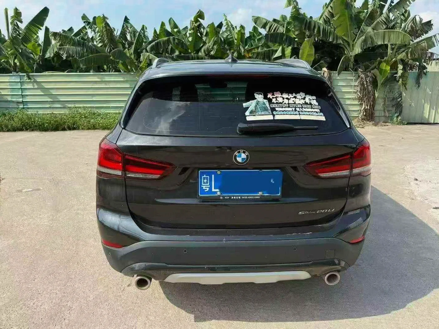 宝马X1 后面外观一