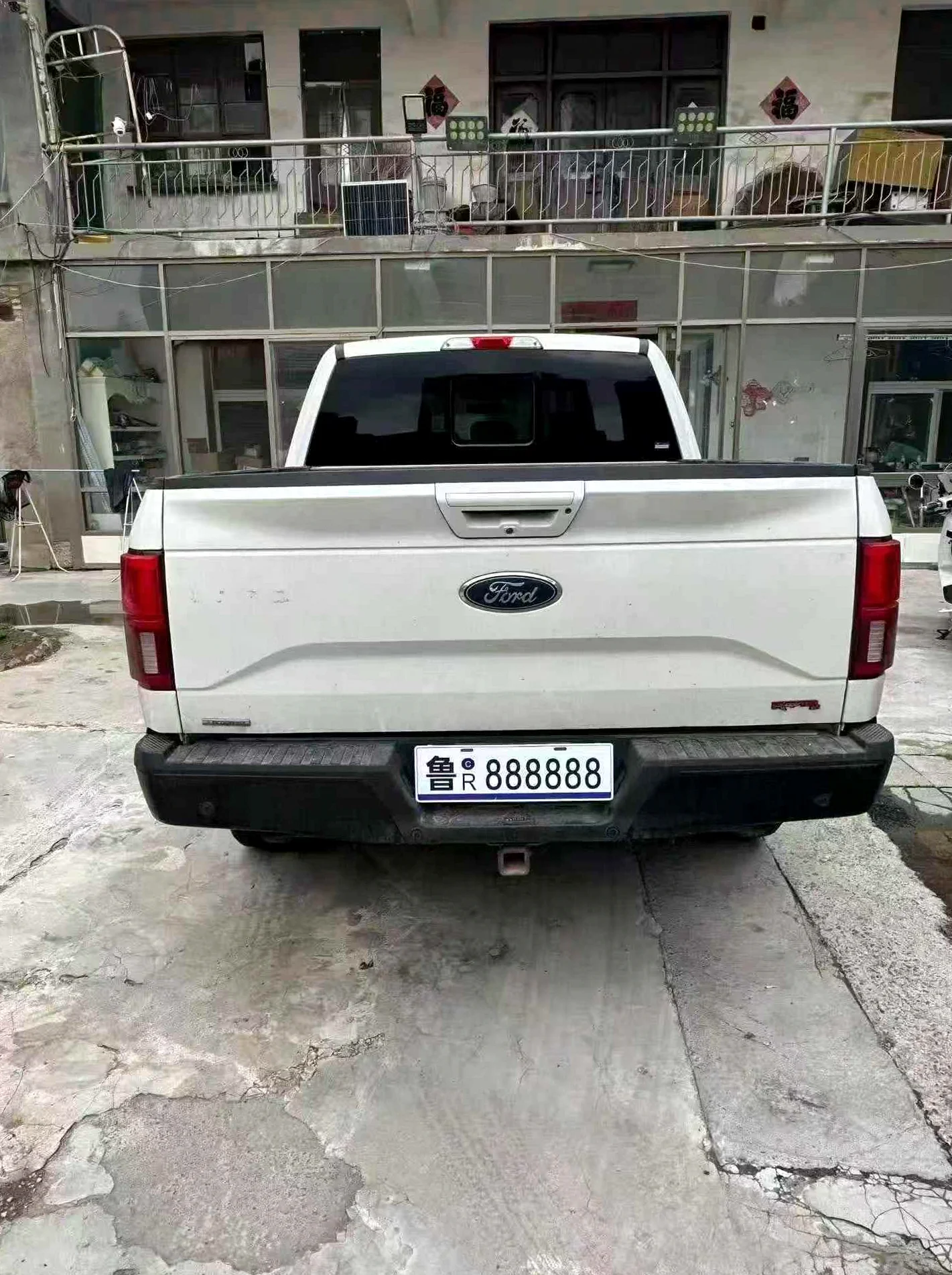 福特F-150 后面外观一
