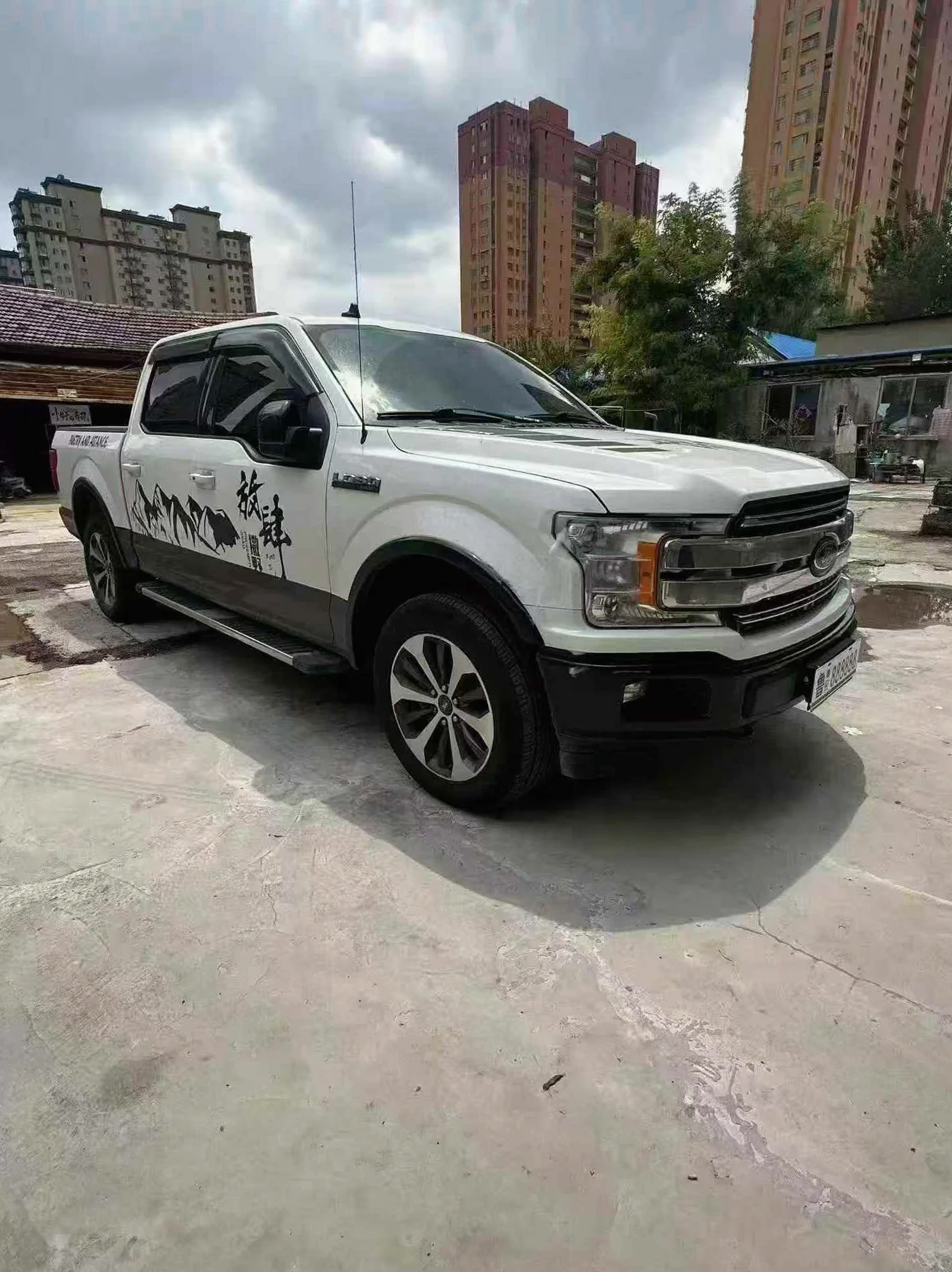 福特F-150 正面外观二