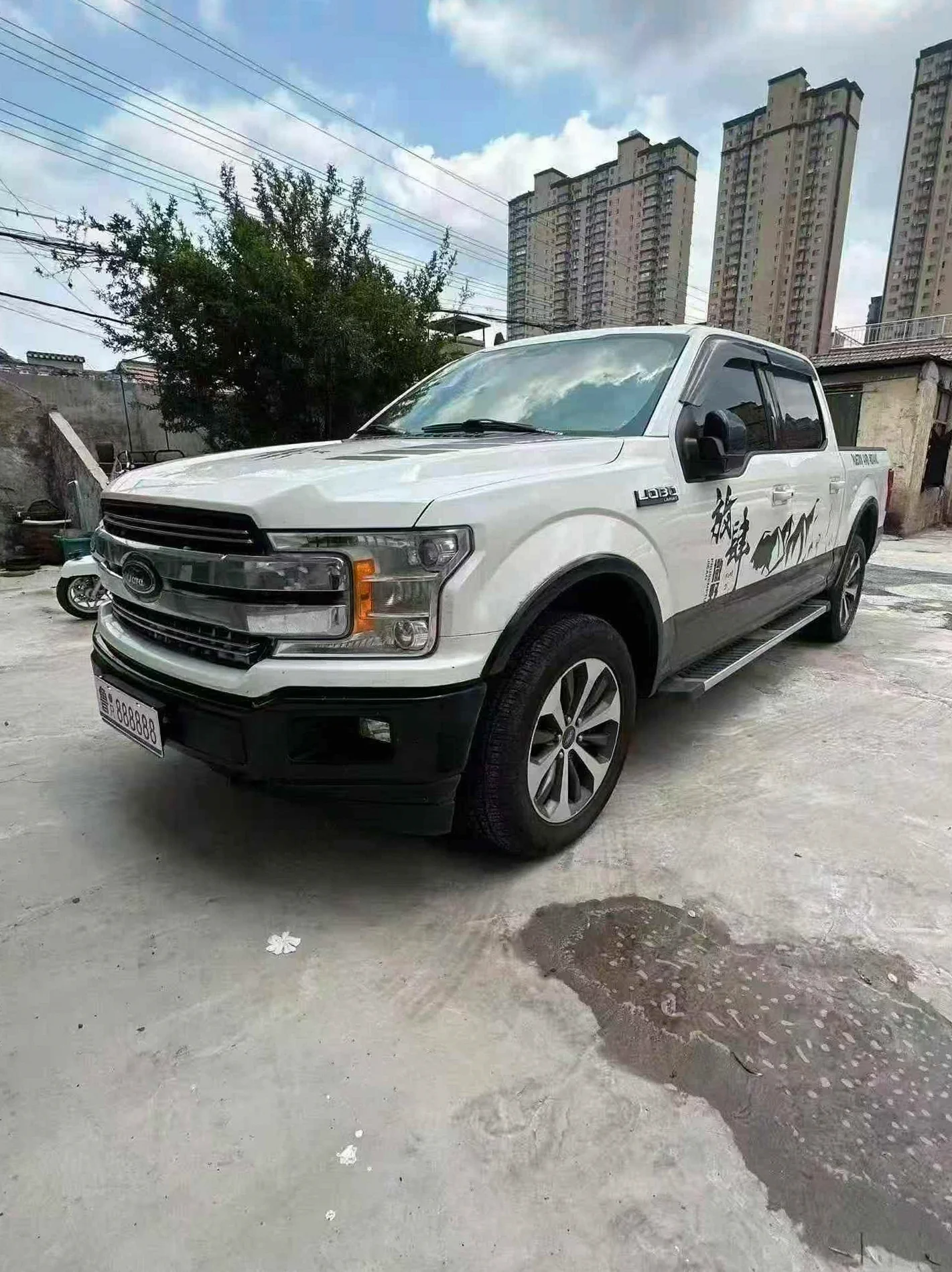 福特F-150 正面外观三