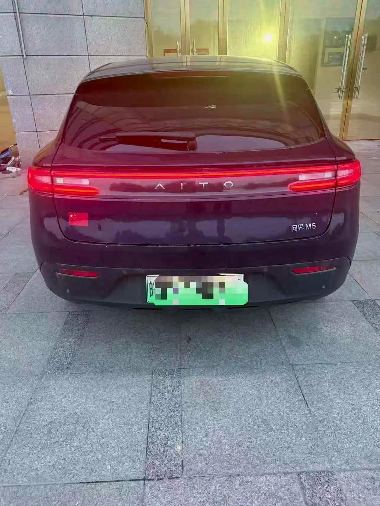 华为智选问界 后面外观三