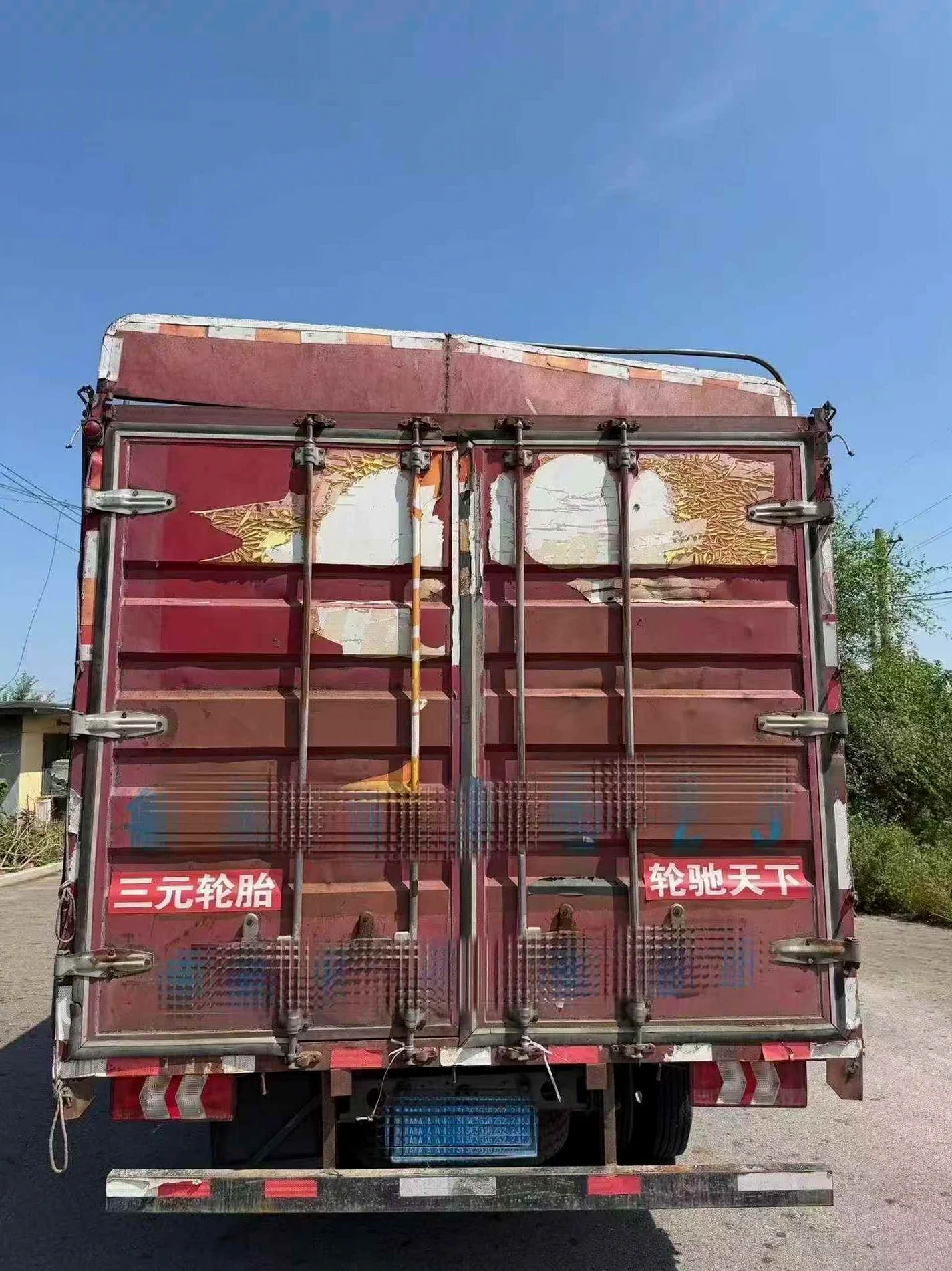 陕汽轩德 后面外观一