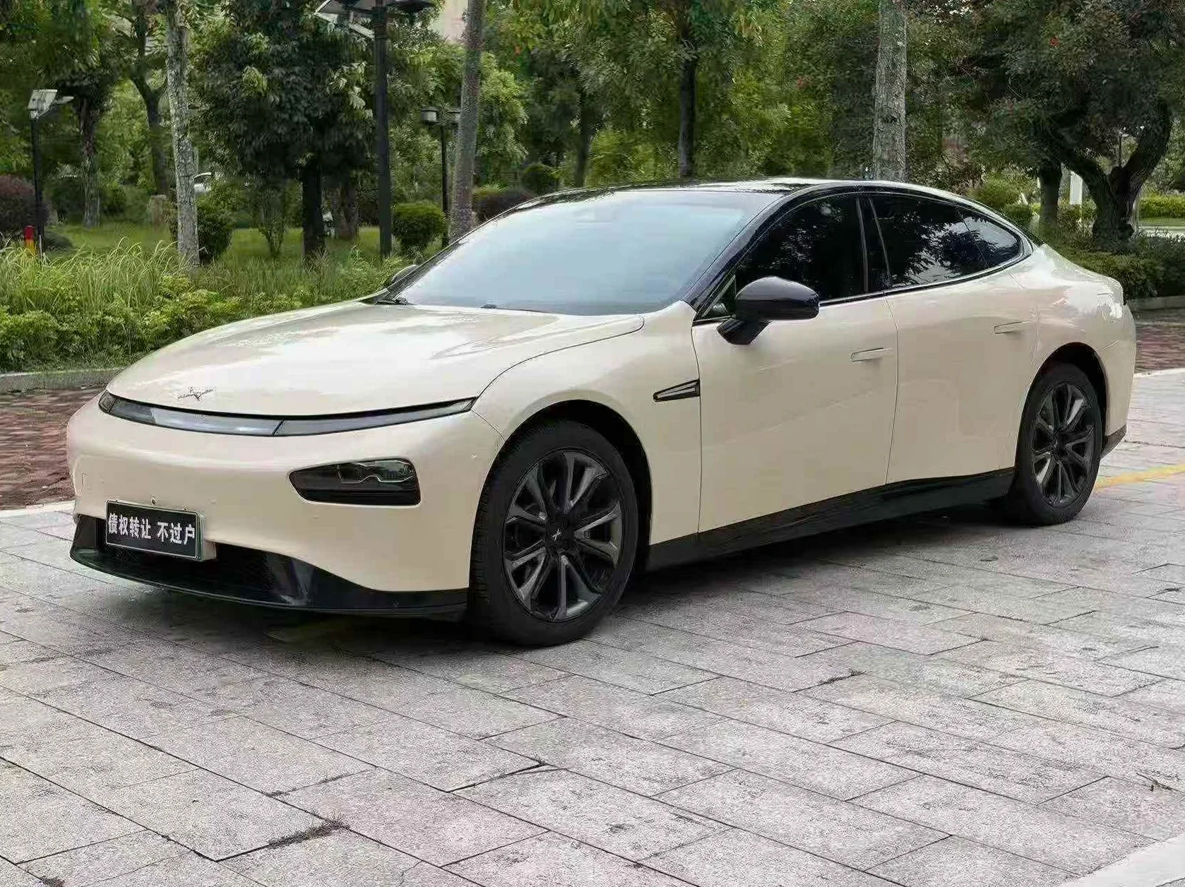 小鹏汽车p7 正面外观三