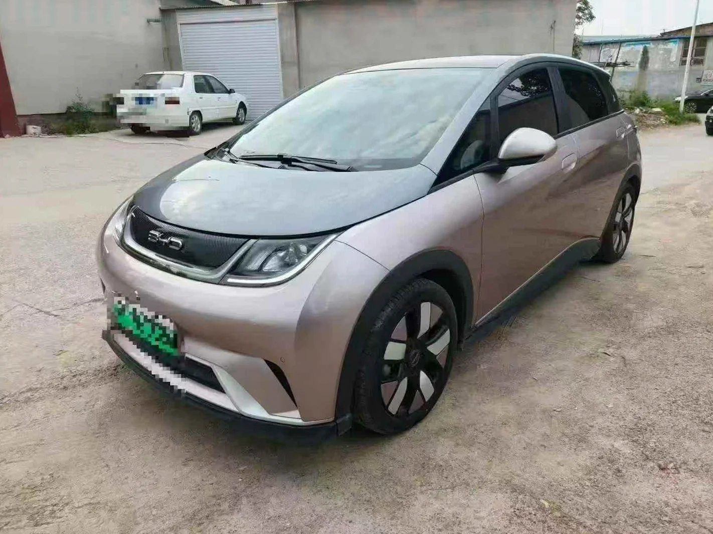 比亚迪海豚 正面外观三