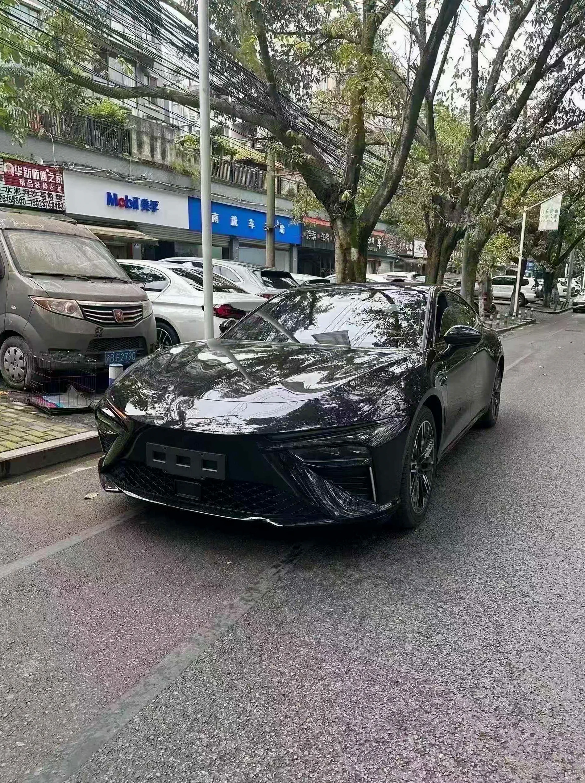 哪吒S 驾驶室