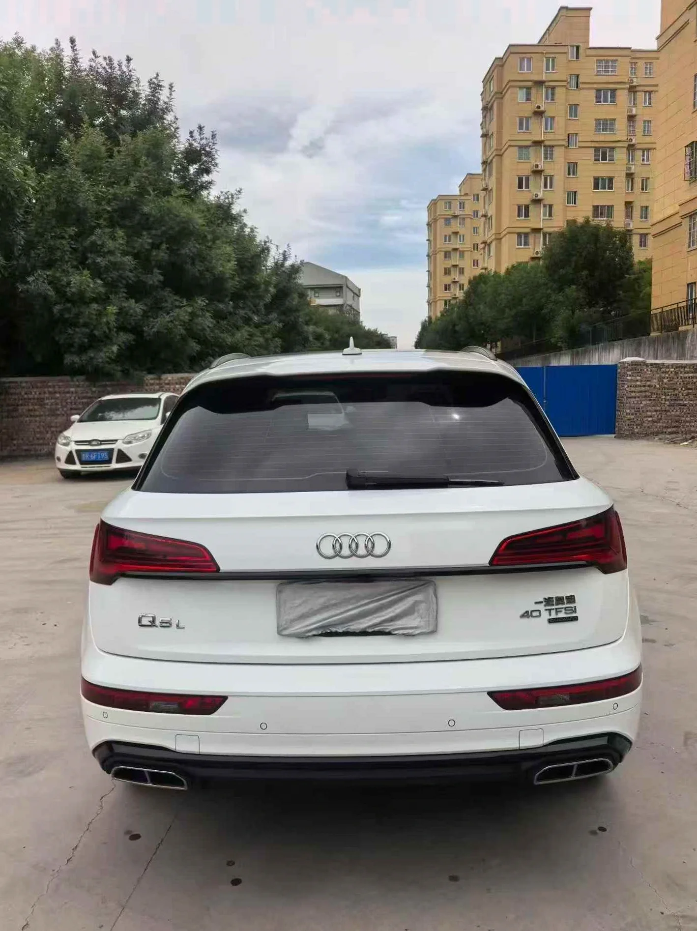 奥迪Q5 后面外观一