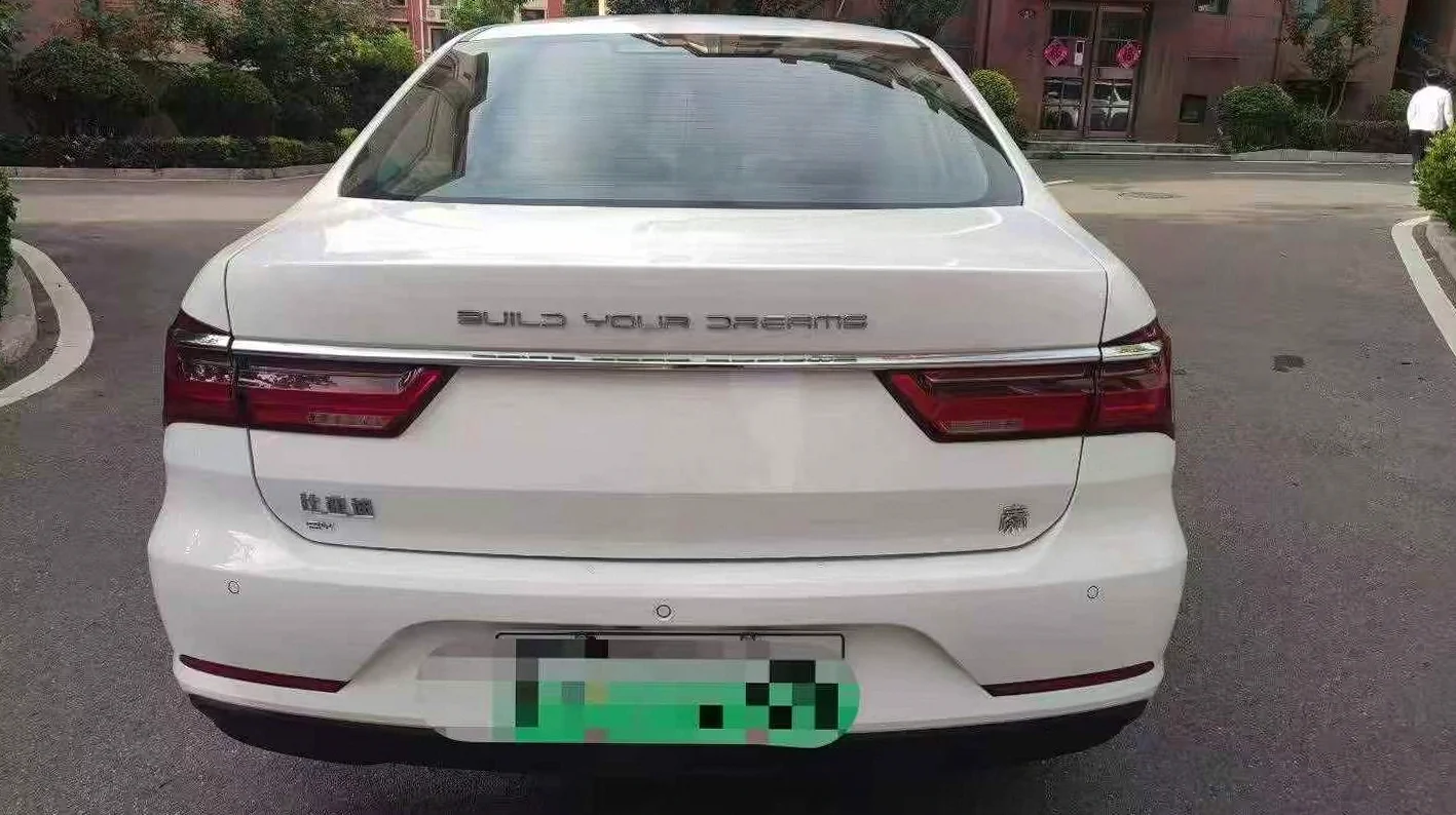 比亚迪秦 后面外观一
