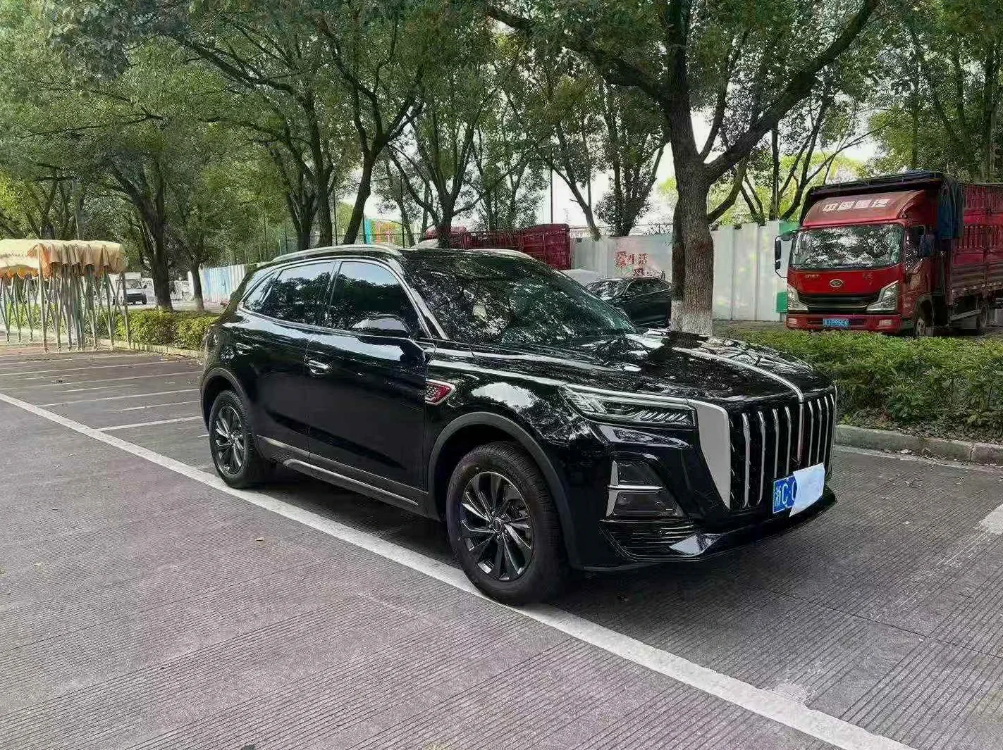 红旗HS5 正面外观二