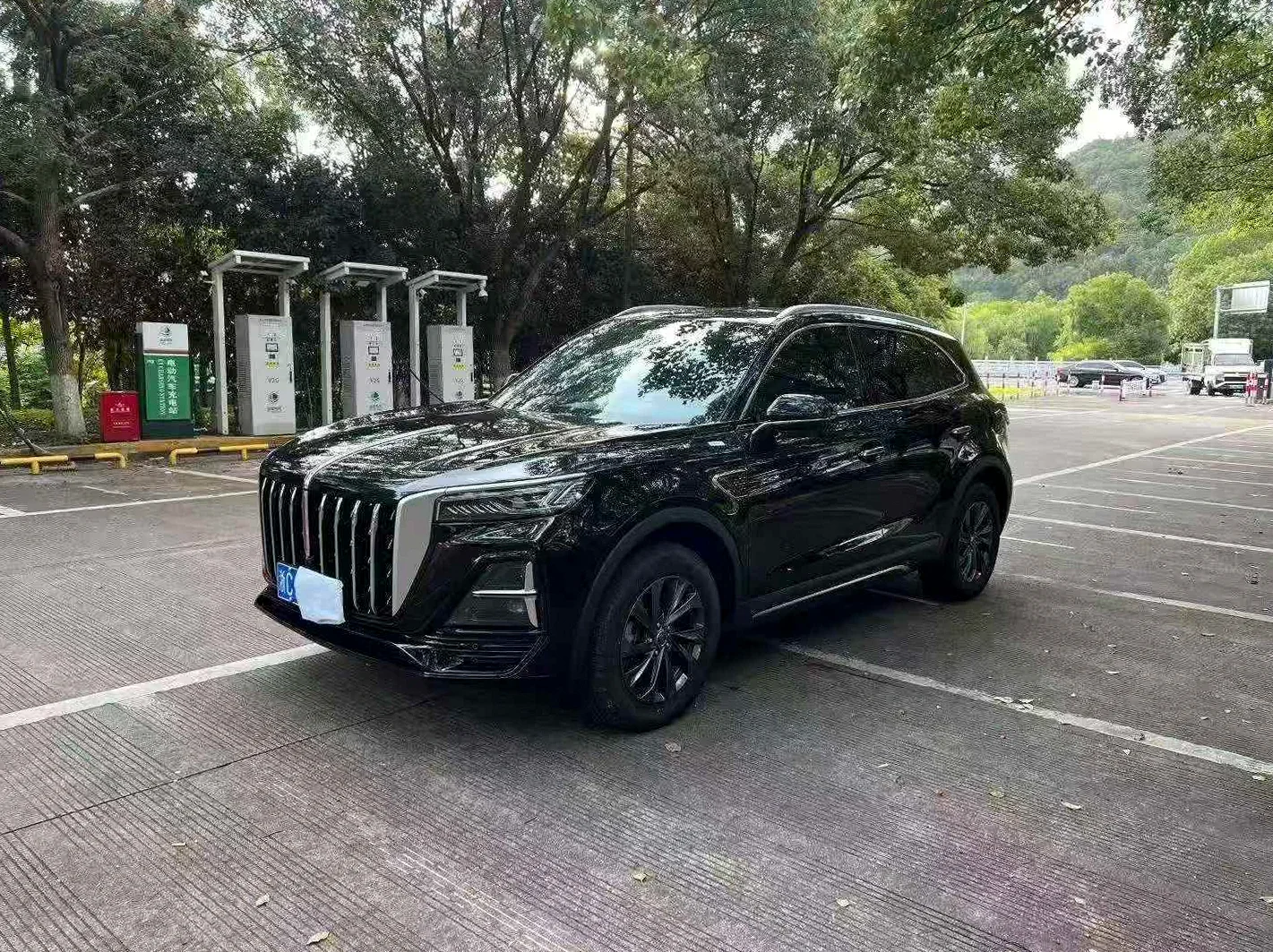 红旗HS5 正面外观三